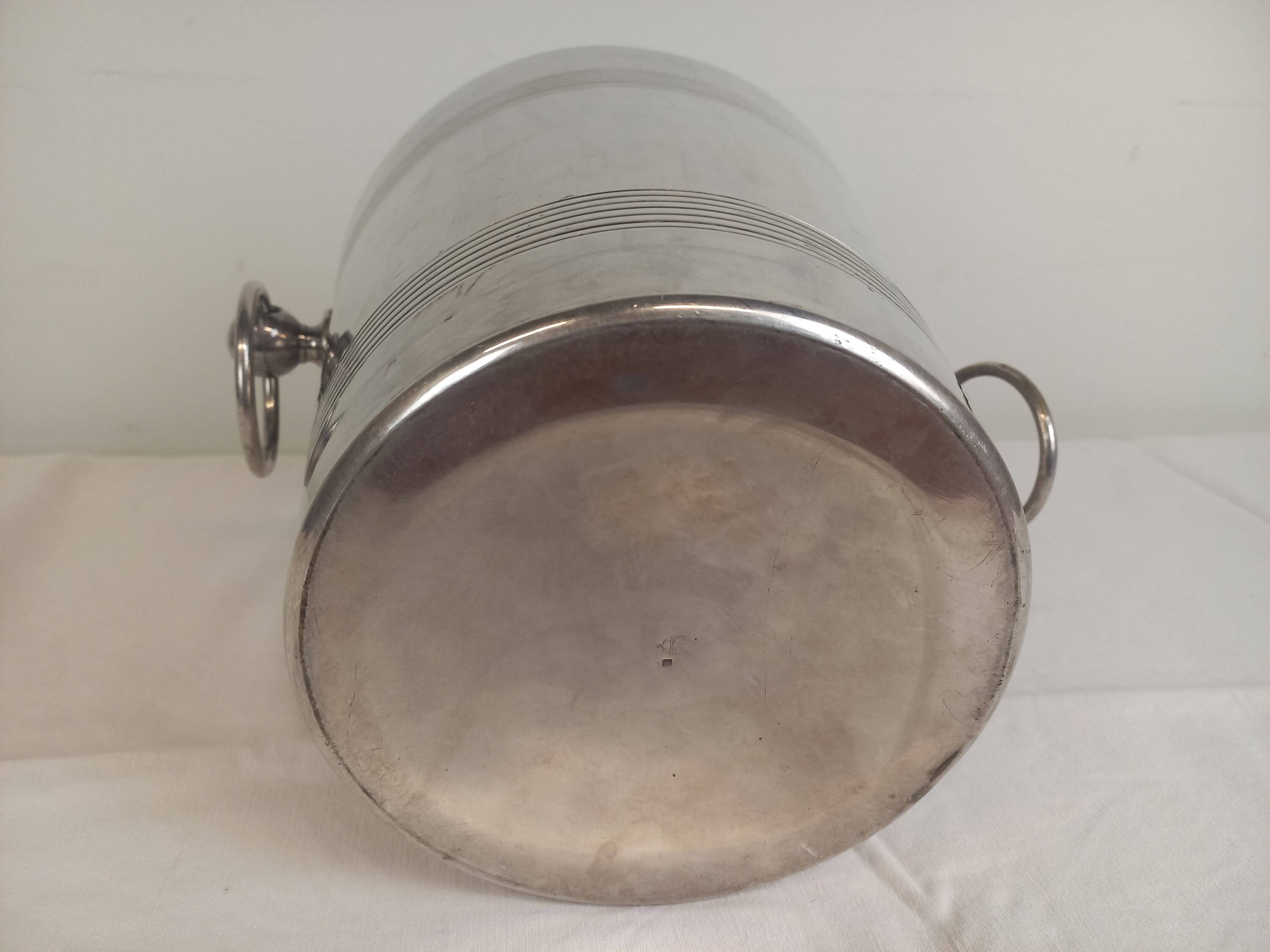 Silver metal champagne seal