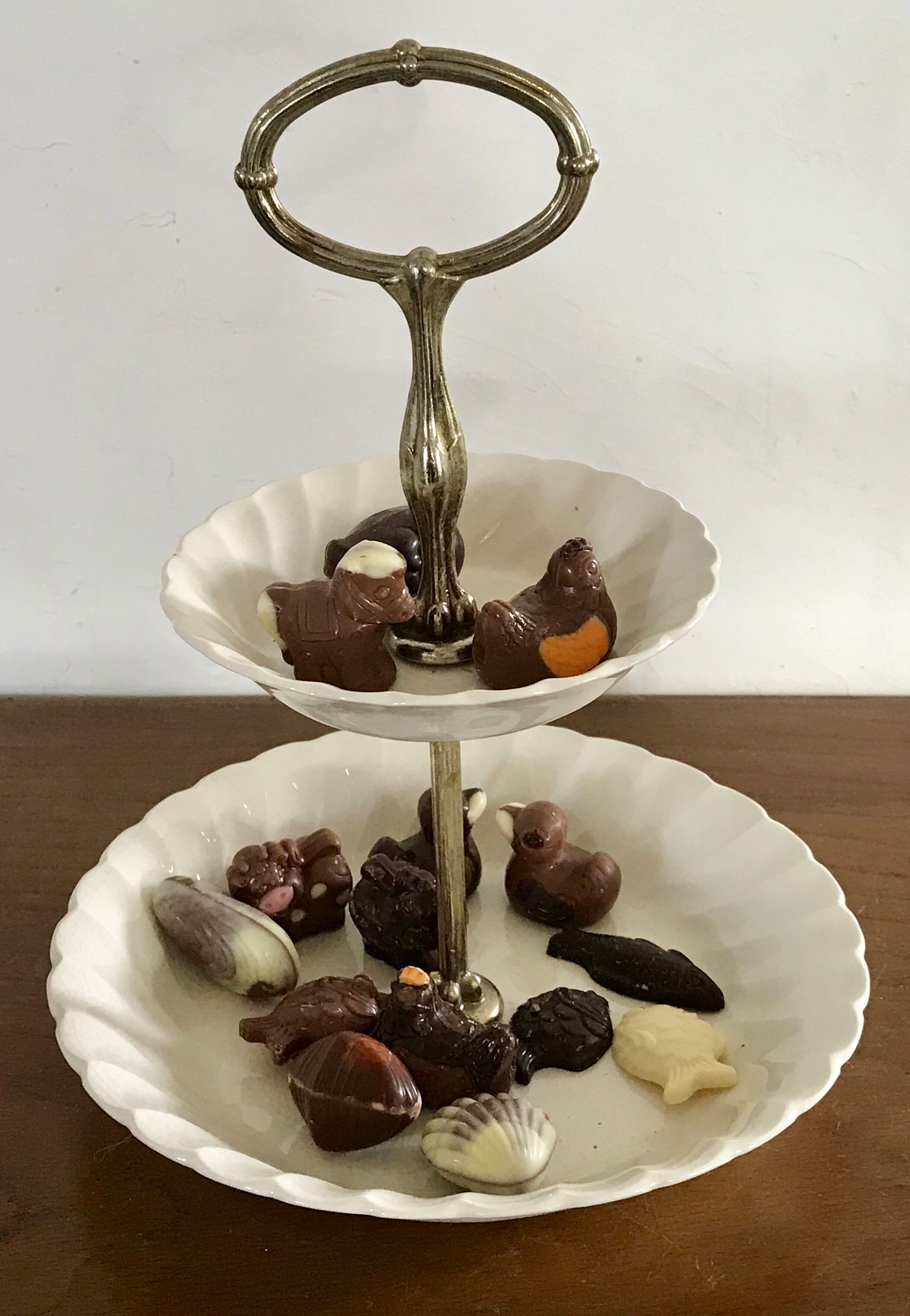 Ceramic cake stand