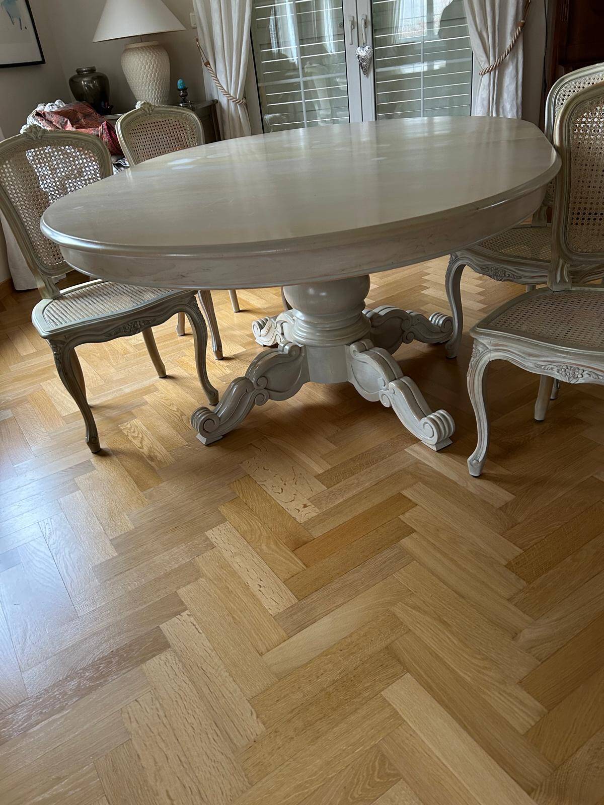 Table pied central