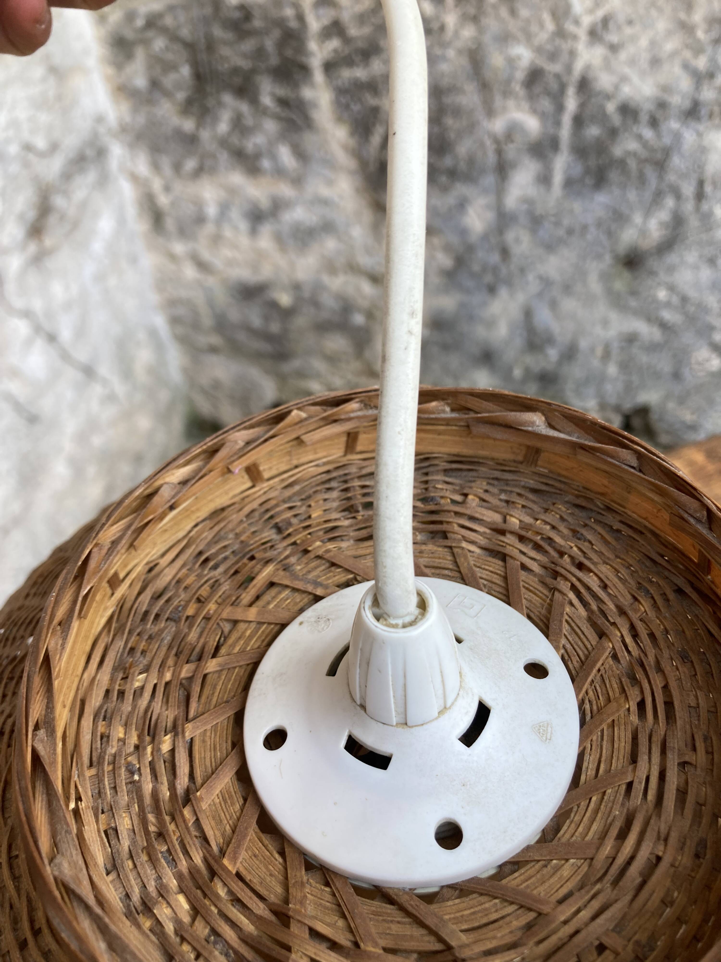 Suspension en osier vintage