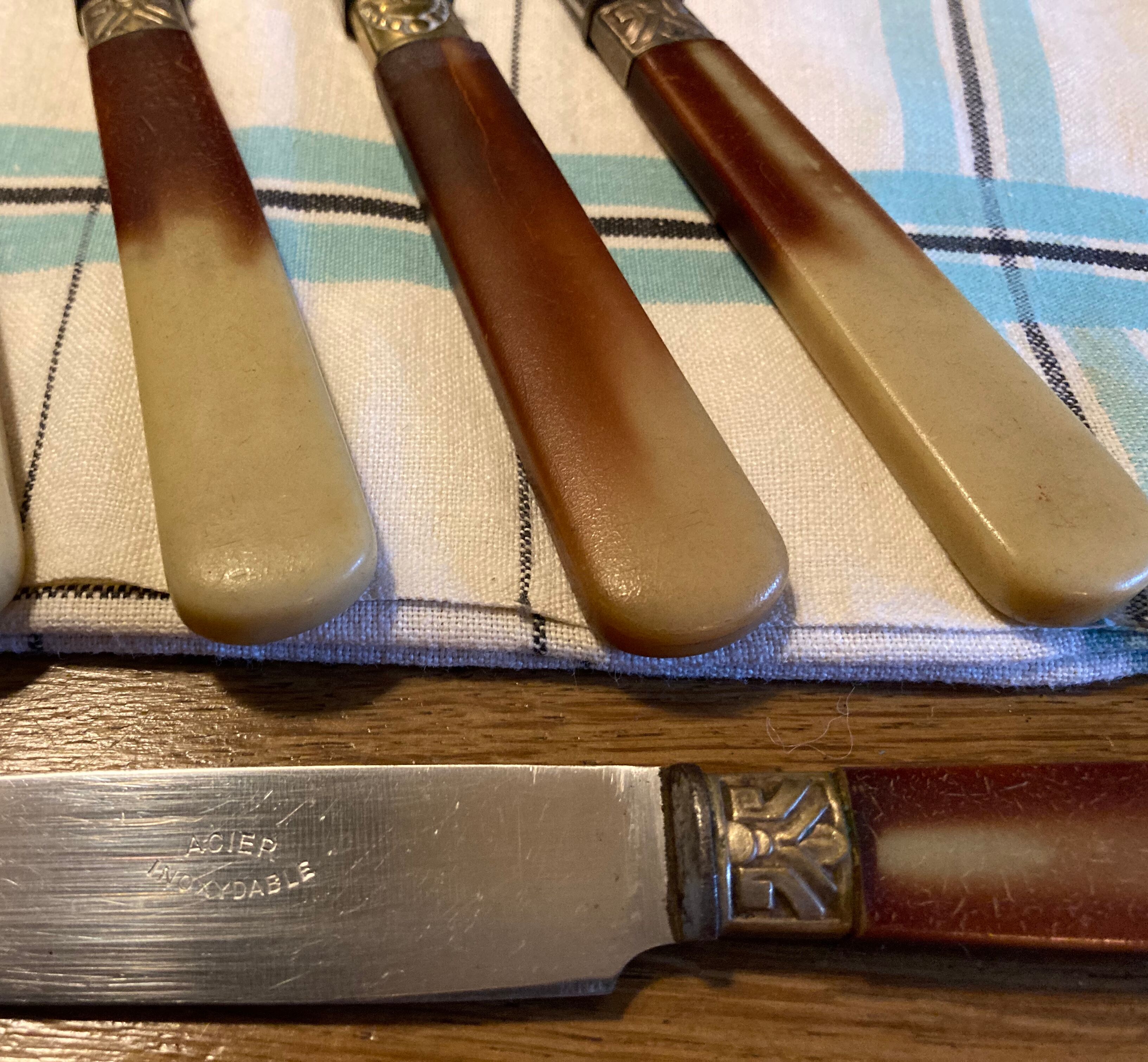 Set de 6 couteaux bakélite bicolore