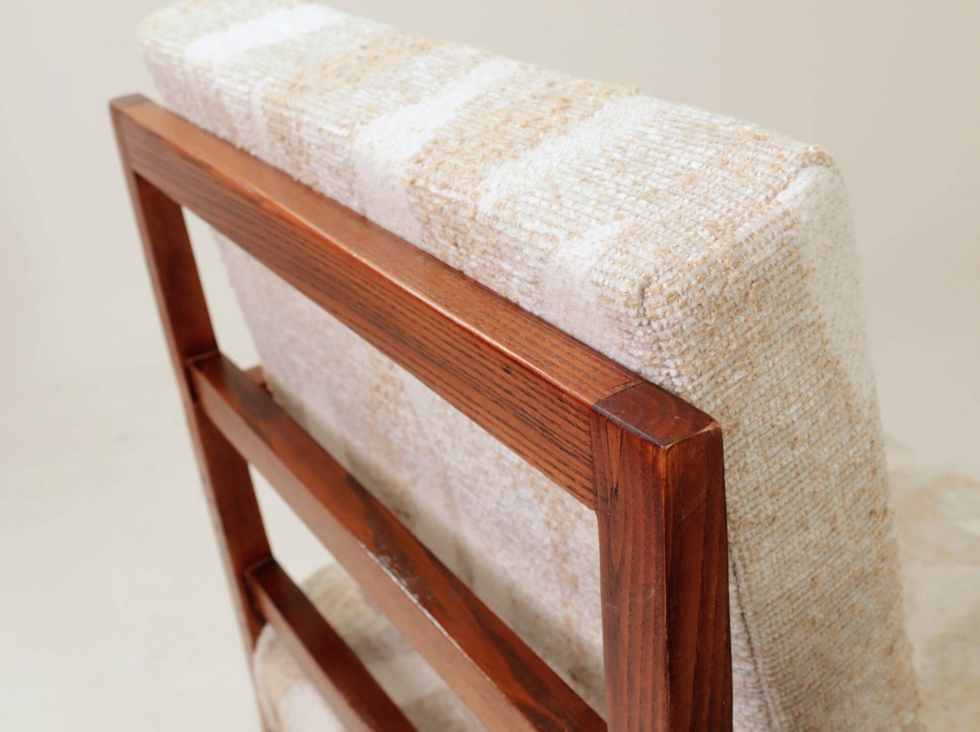 Pair of vintage wooden chairs jacquard beige
