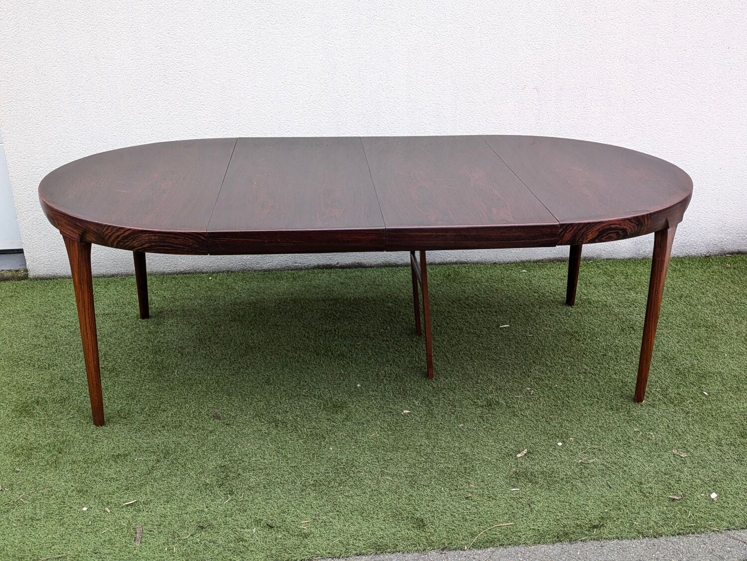 Extendable dining table in rosewood – Ib Kofod-Larsen – Denmark,