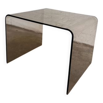 Table d'appoint/table d'appoint incurvée vintage en plexi fumé