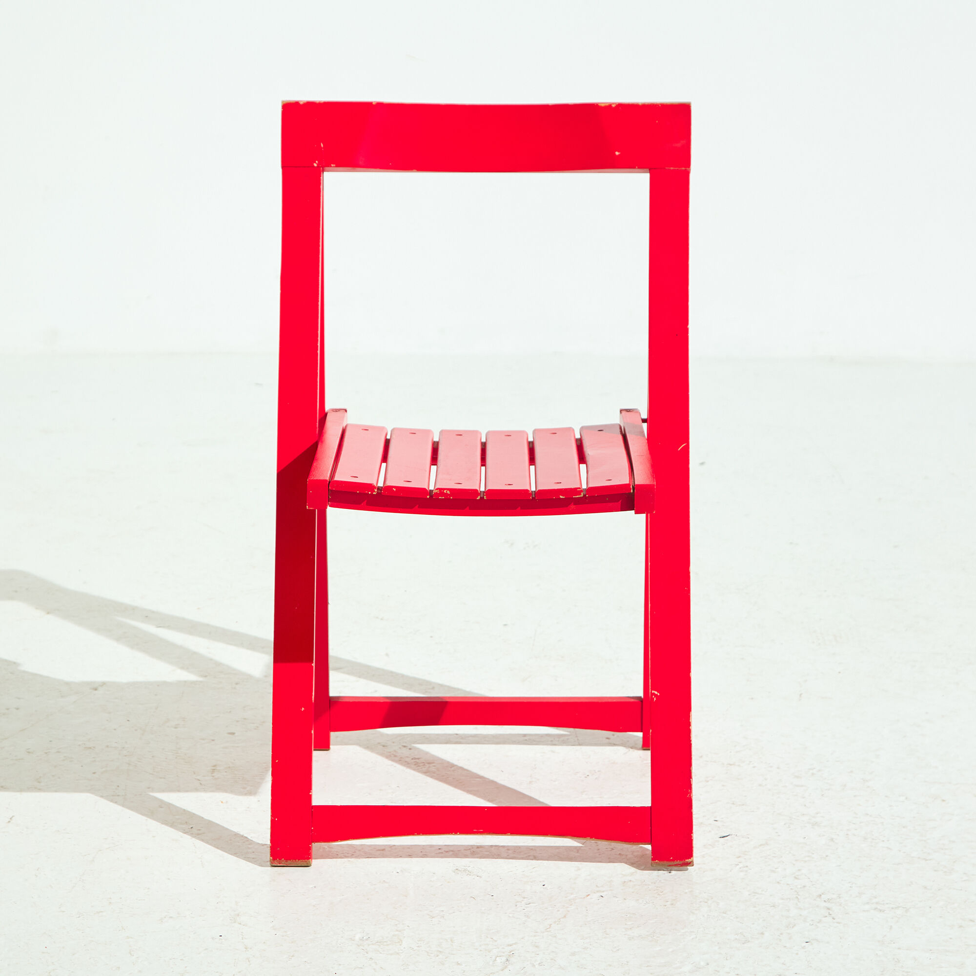 Pair of folding chairs in beech wood