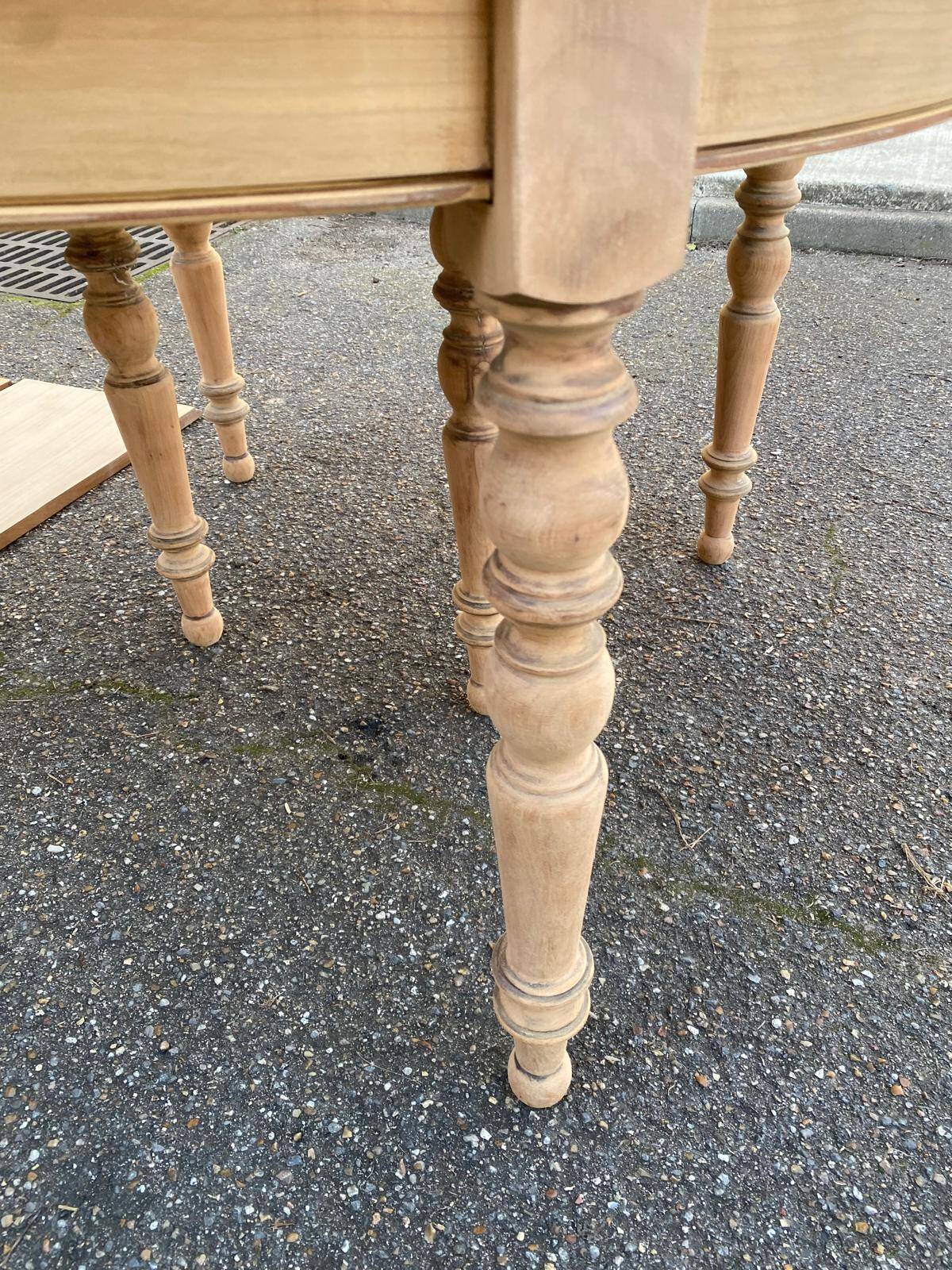 Renovated Louis Philippe round extendable dining table 118-200cm 19th century