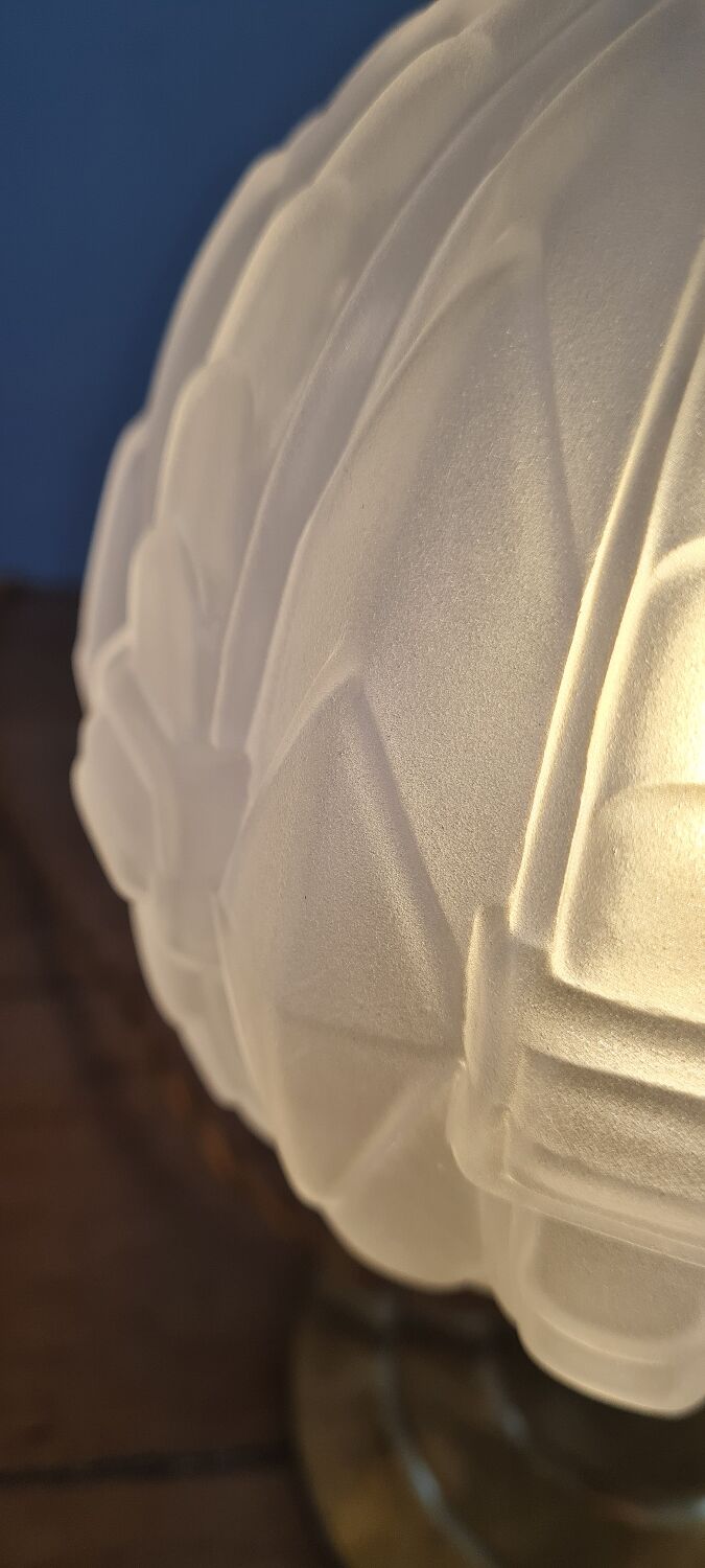 Table lamp in pressed glass