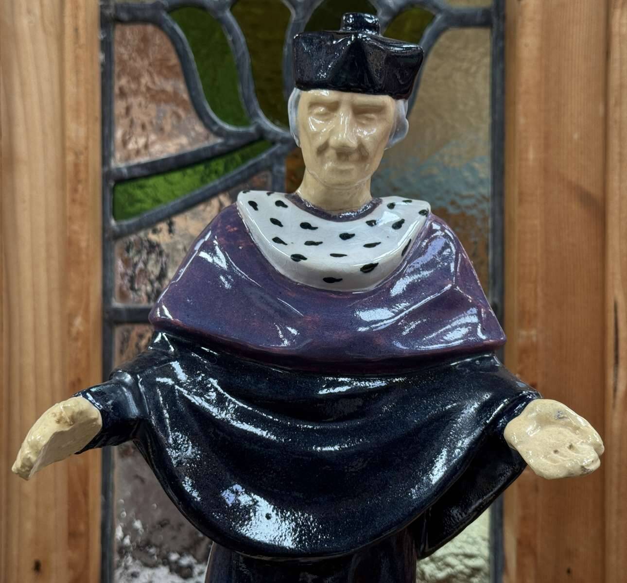 Saint Yves in Quimper faience from the 1930s by Jos Kervella.