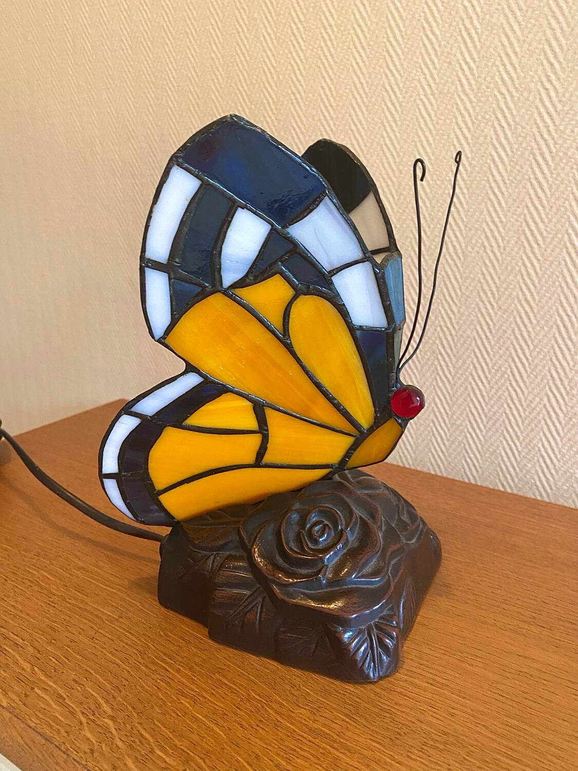 Lampe papillon style Tiffany en vitrail
