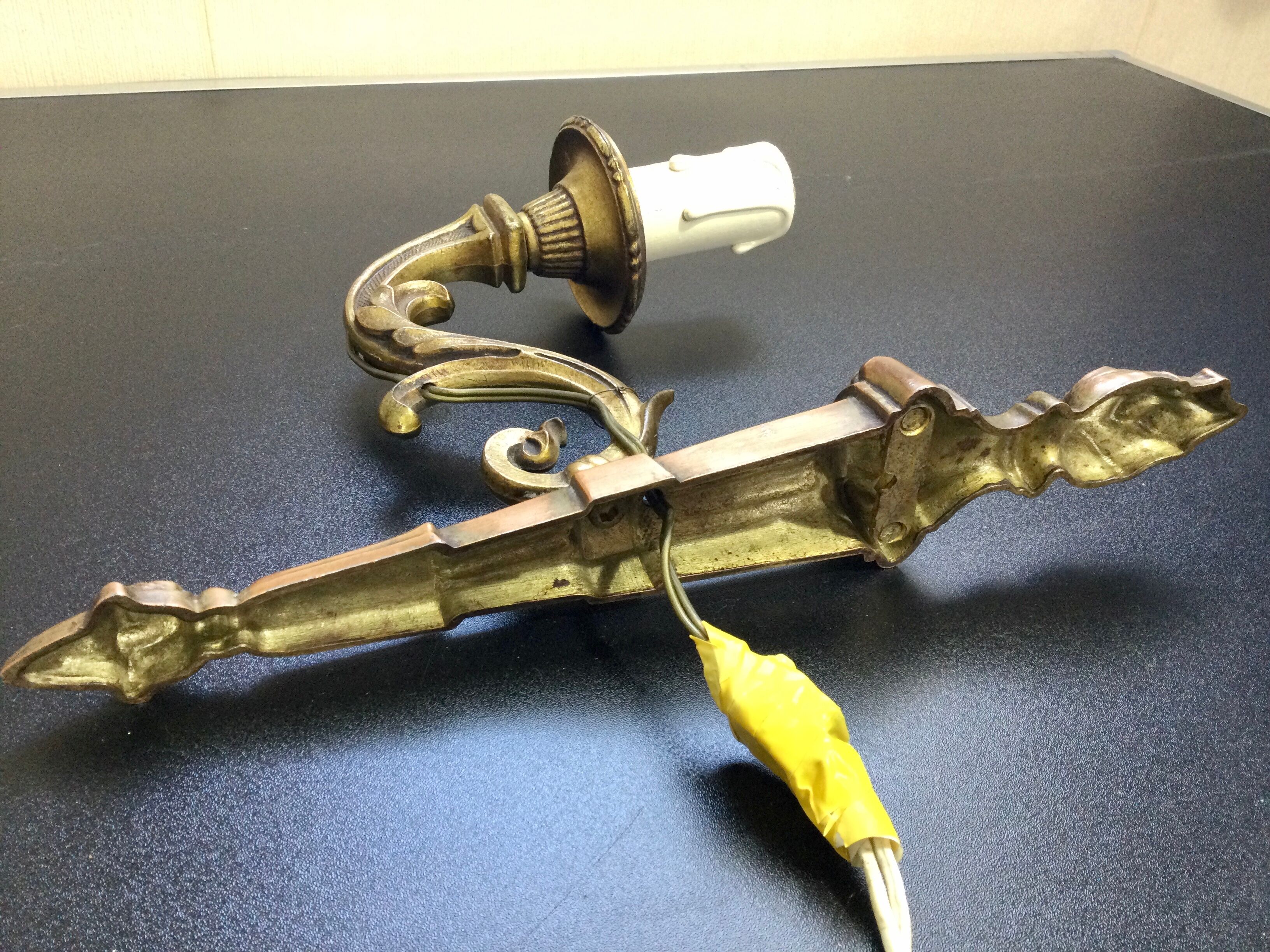 Louis XVI style wall lamp in gilded copper