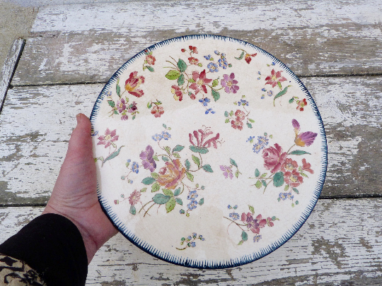 Large old dish in faience Longchamp iron earth Chevrefeuille Flowers