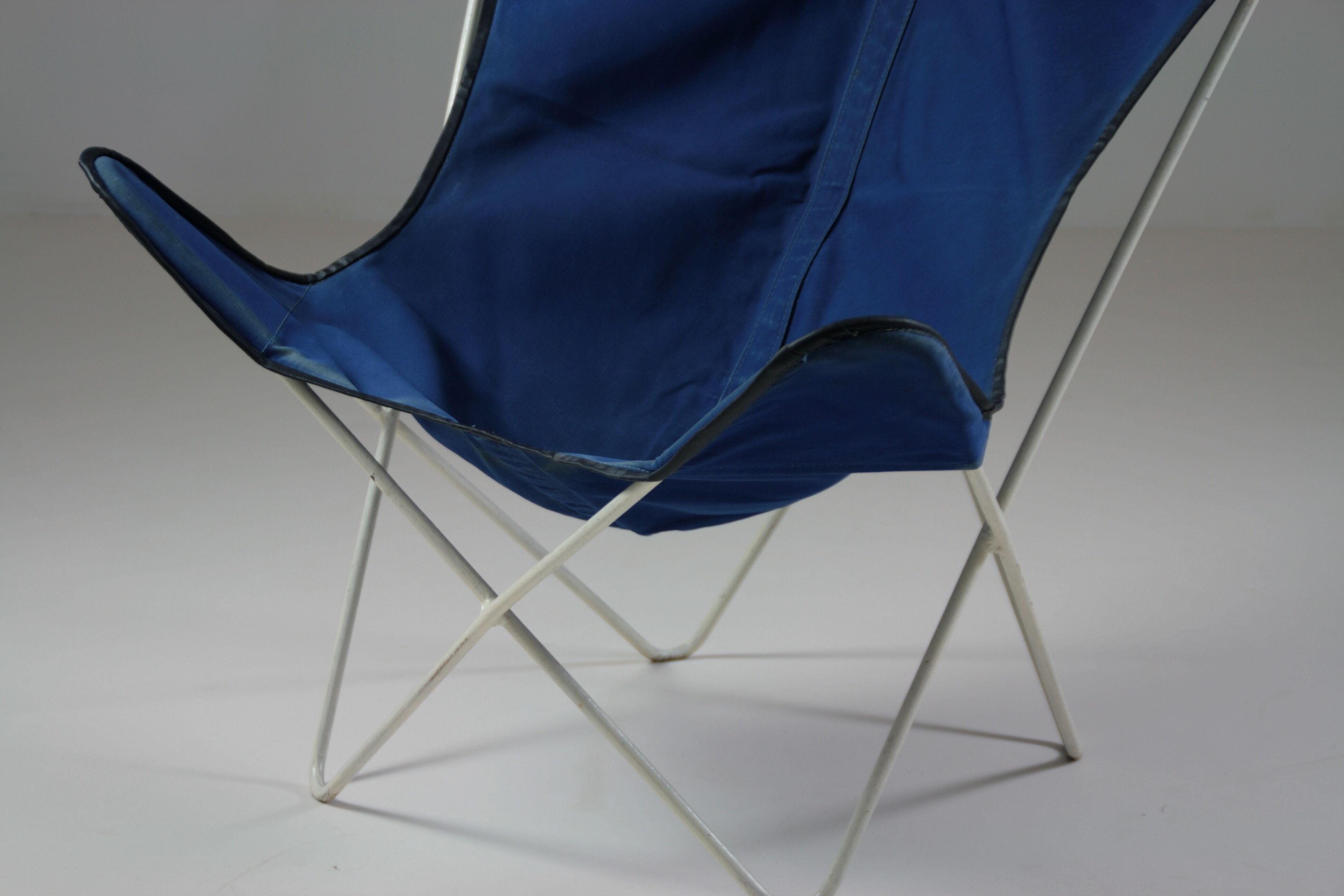 Pair of AA butterfly armchairs, 1970s