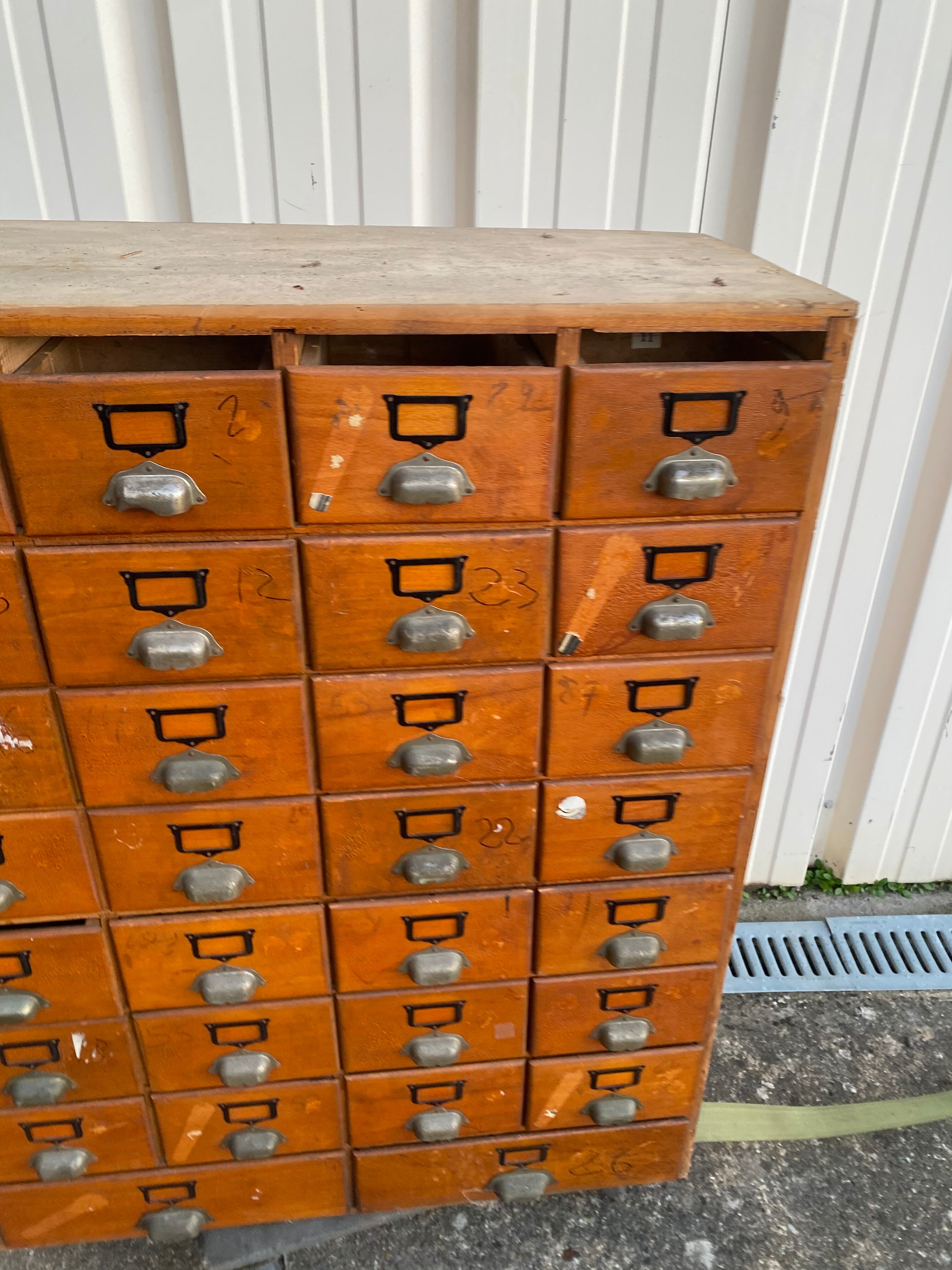 Meuble de mercerie