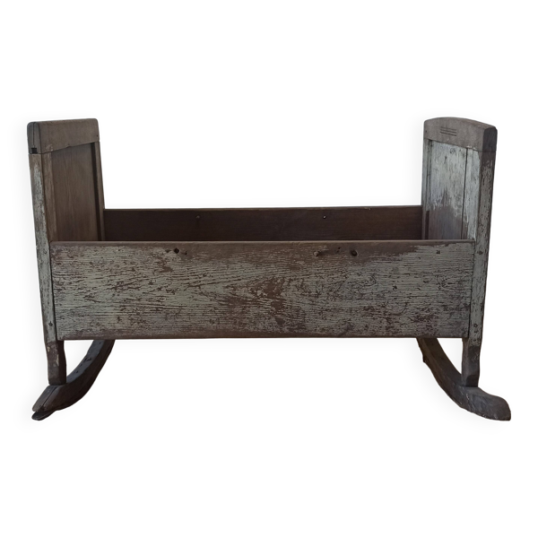 Berceau ancien et antique.