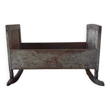 Berceau ancien et antique.
