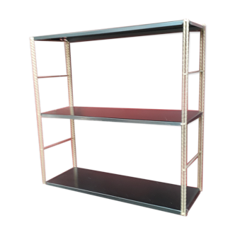 String shelf with twisted golden frame