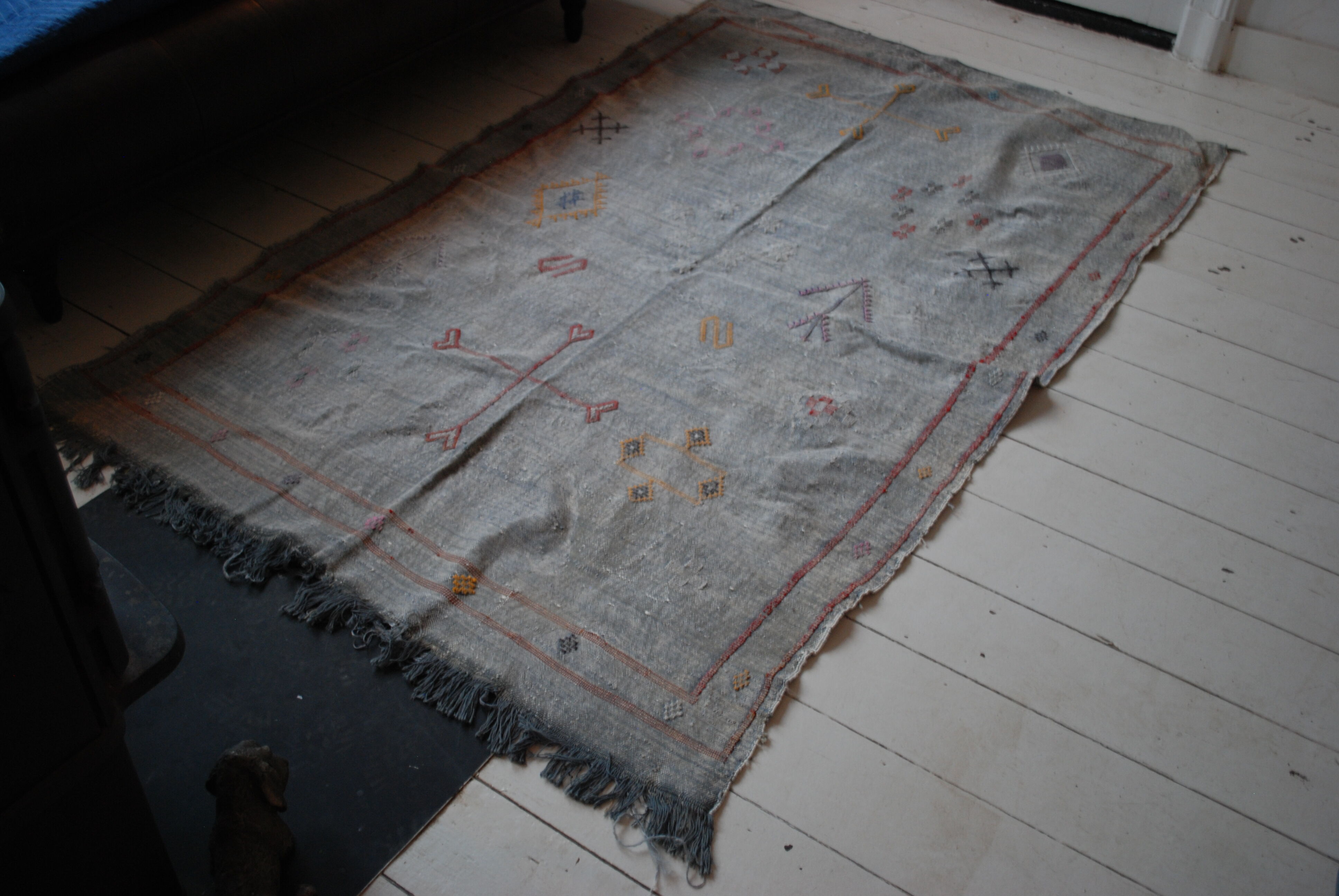 Vintage cactus silk carpet, grey and with original nomadic designs. free shipping in europe 225x135cm