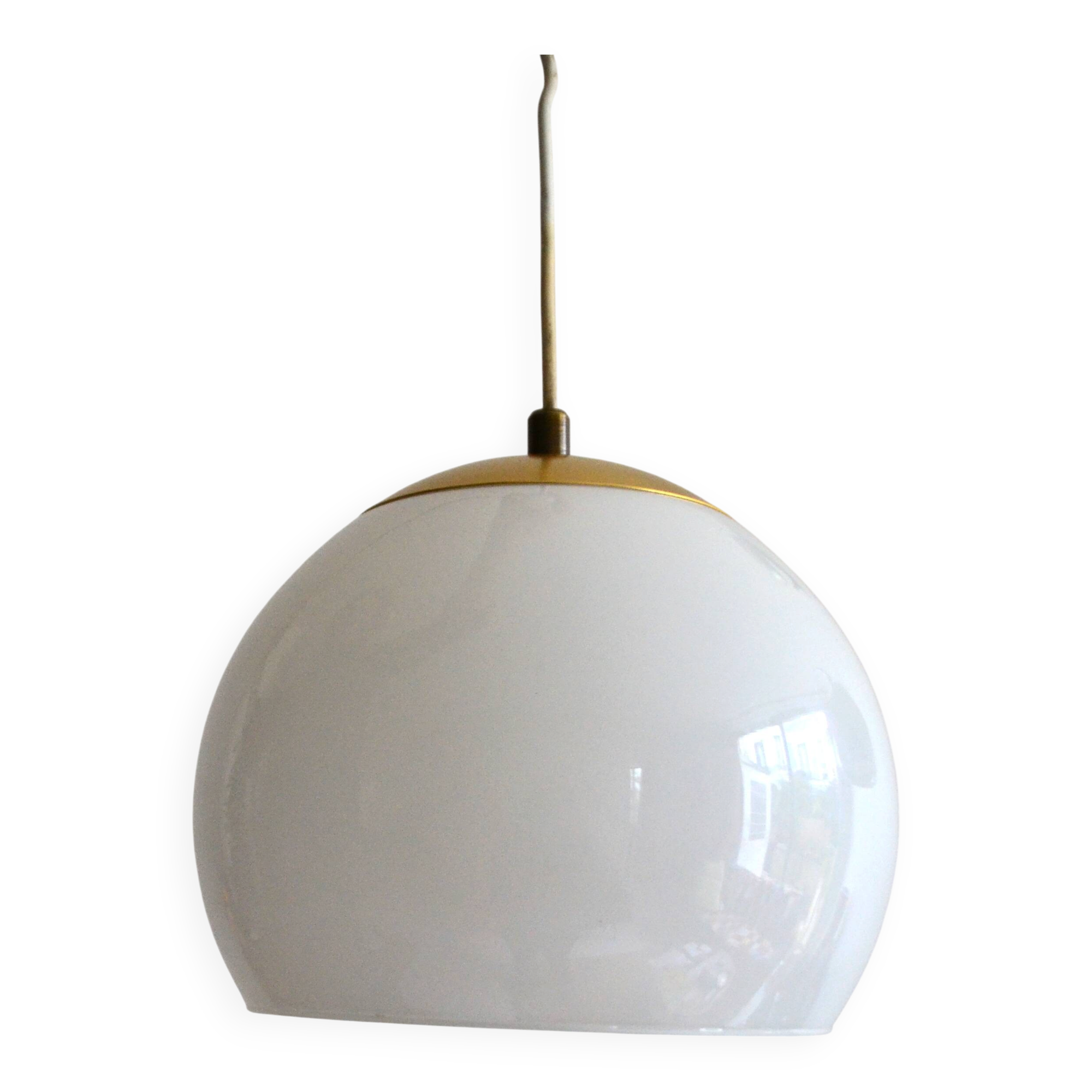 White opaline suspension and gilded brass from the 1960s.