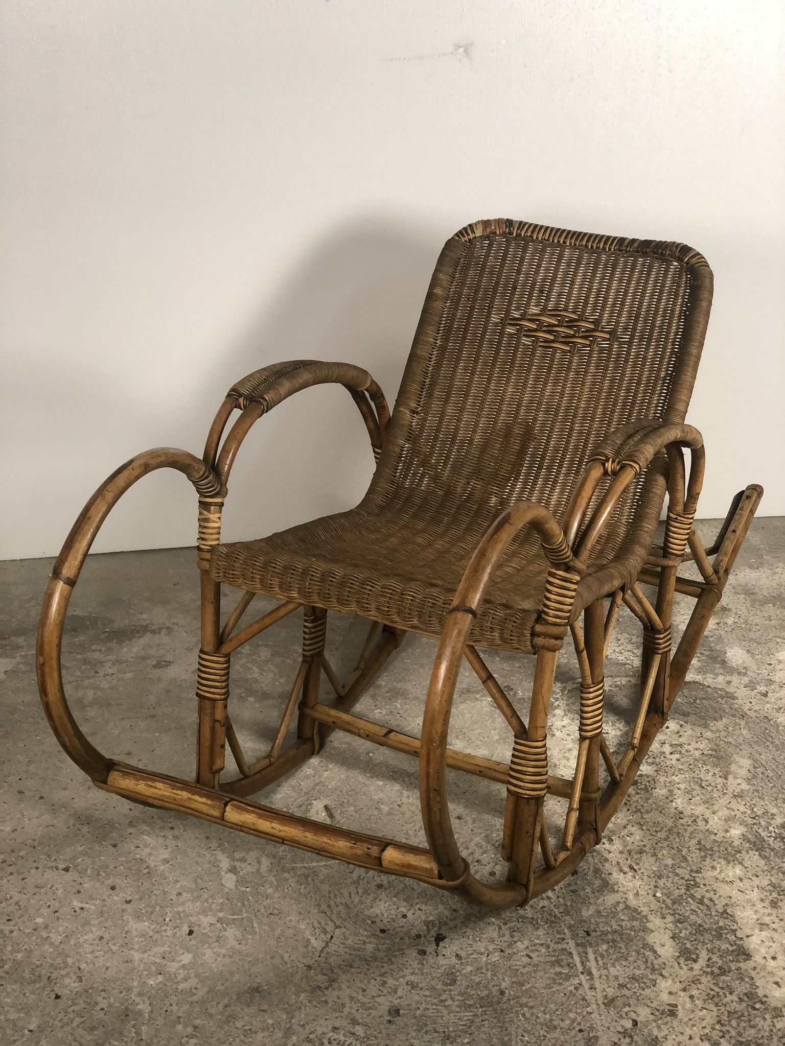 Rocking chair in rattan and wicker very 1900s