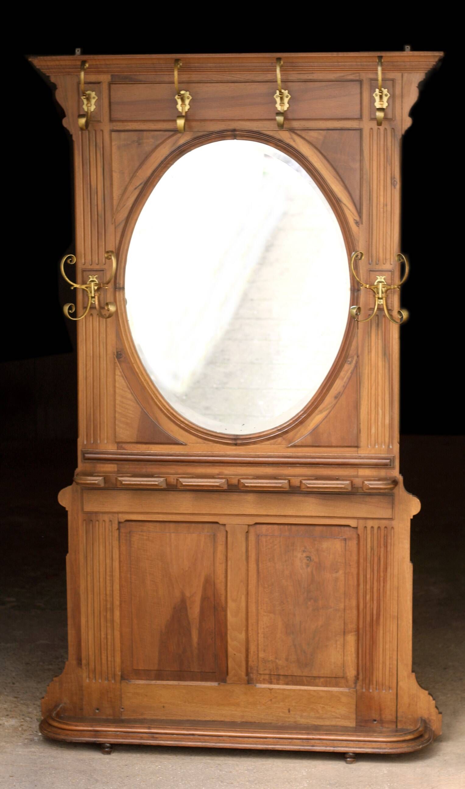 Very beautiful entrance wardrobe in solid walnut (circa 1900).