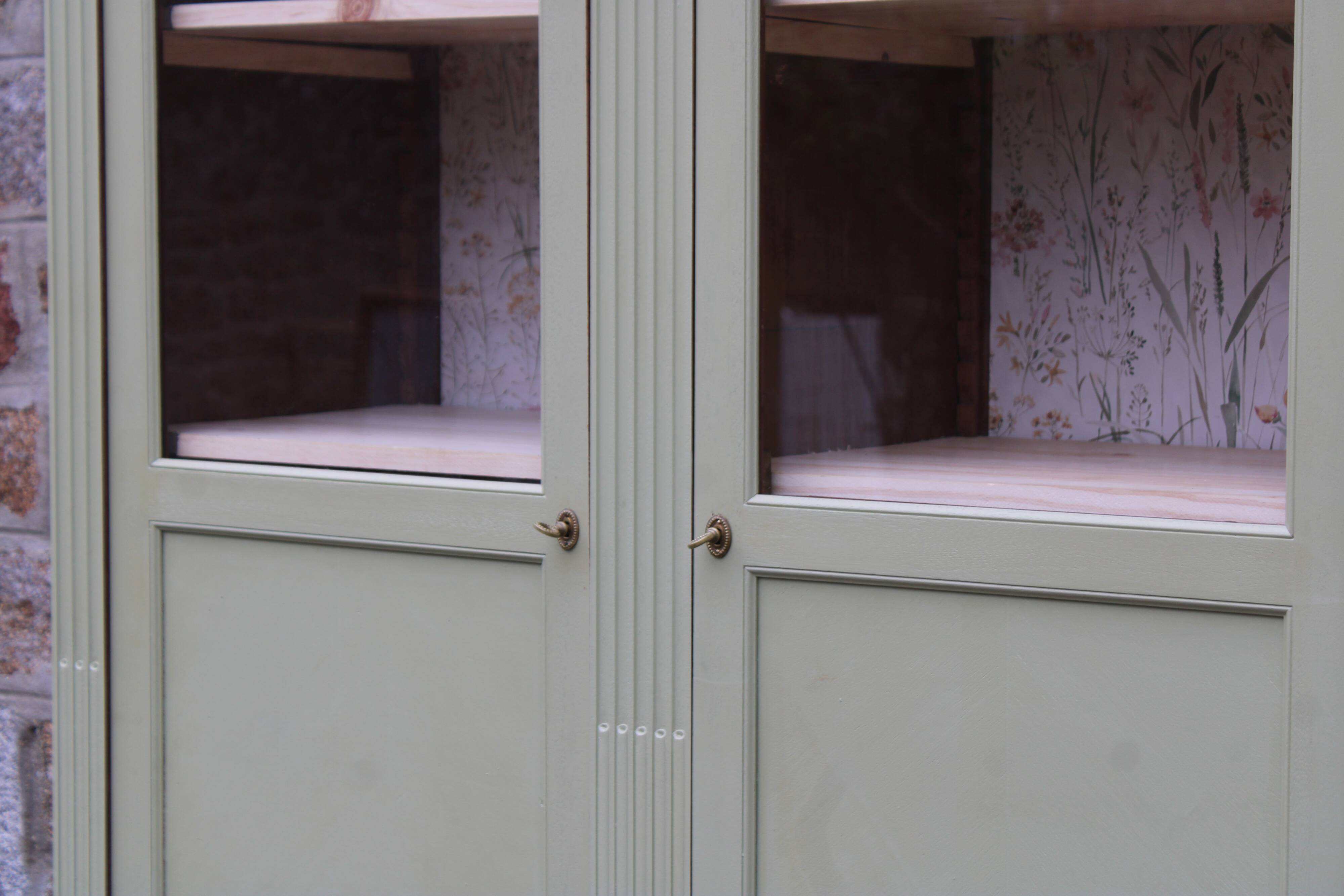 Renovated antique display cabinet – Lizard Green (Pure & Paint)