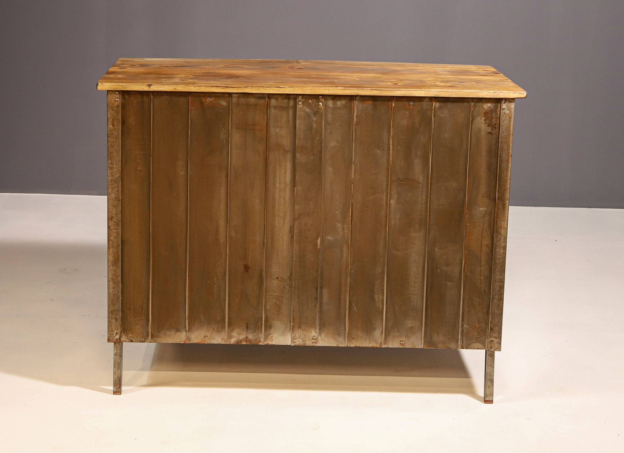 Armoire en fer industriel des années 1950, Tchécoslovaquie