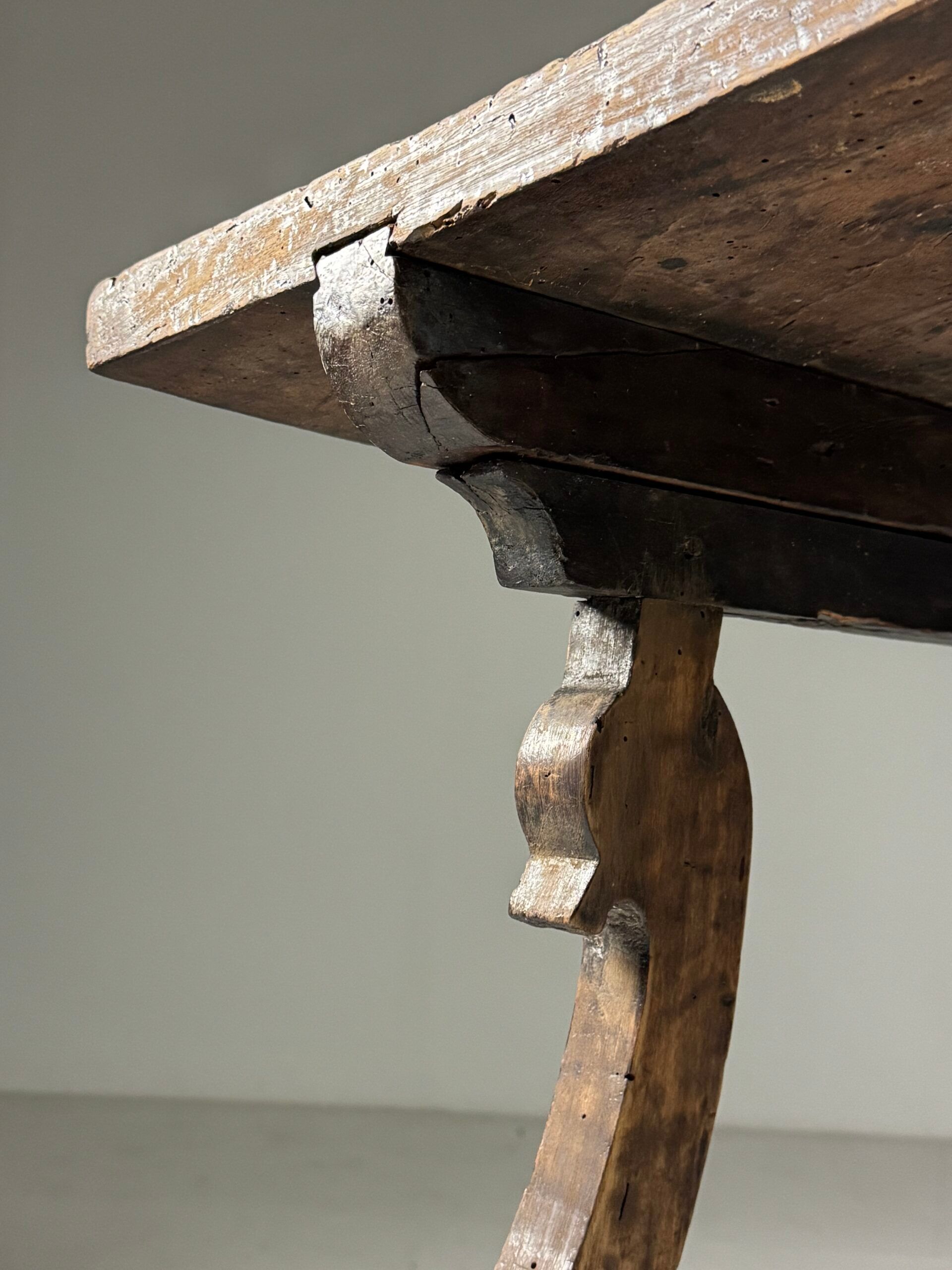 Table espagnole du 19ème siècle