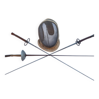 Masque d'escrime français vintage et 3 épées (sabre, sabre ou fleuret) de L. Carré  París