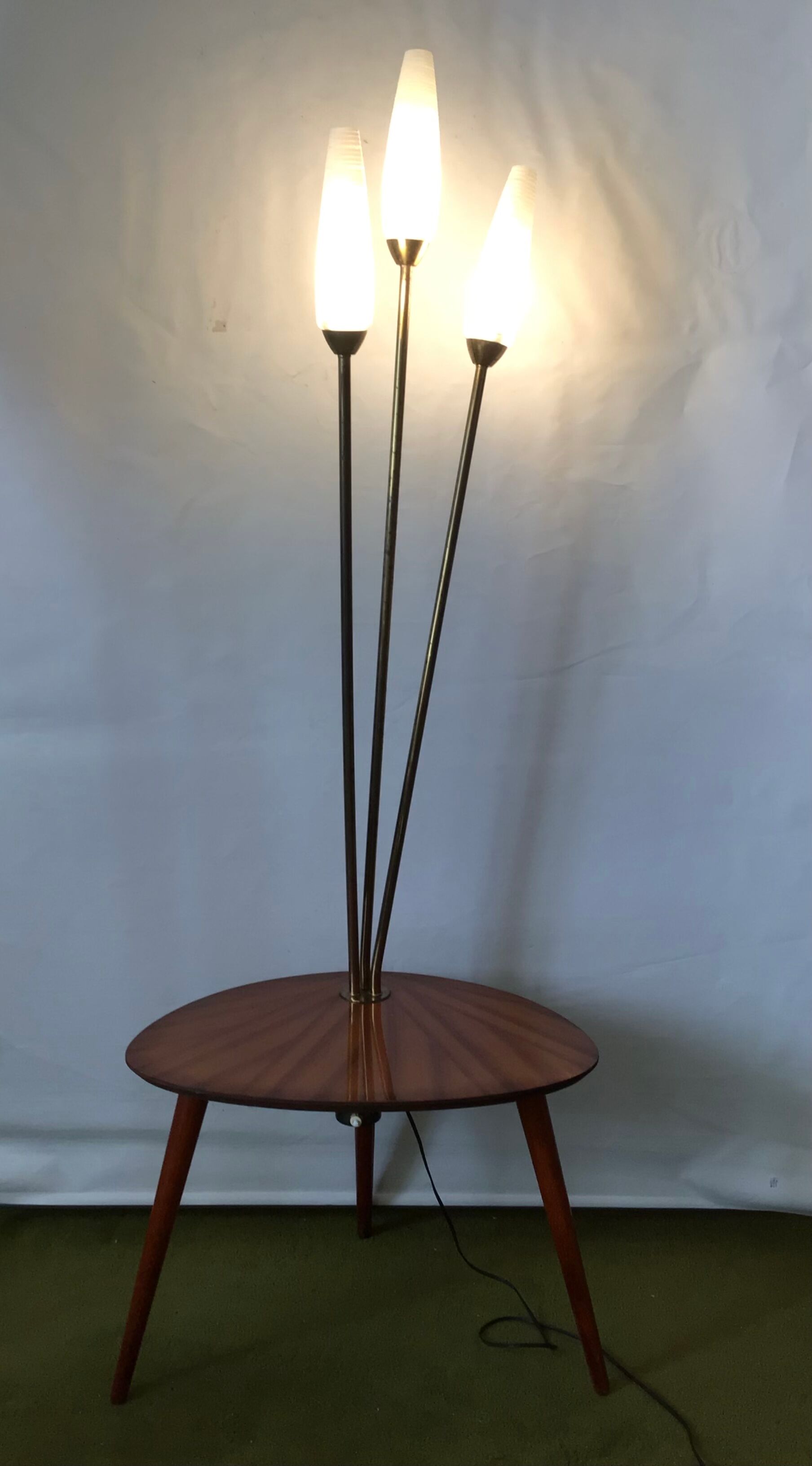 Floor lamp table