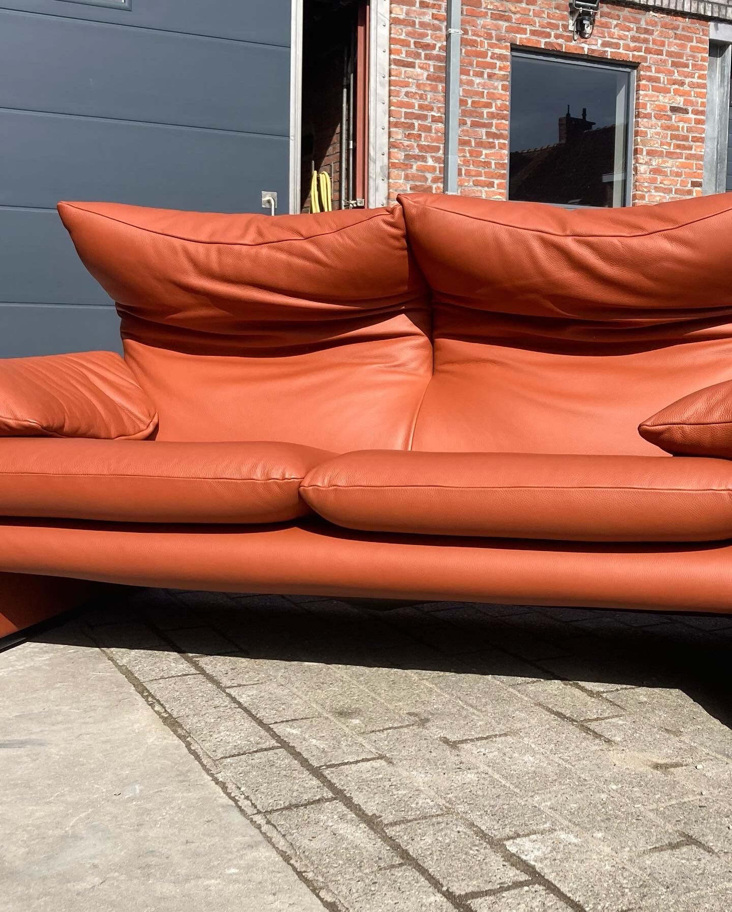 Cassina Maralunga 2seater by Vico Magistretti