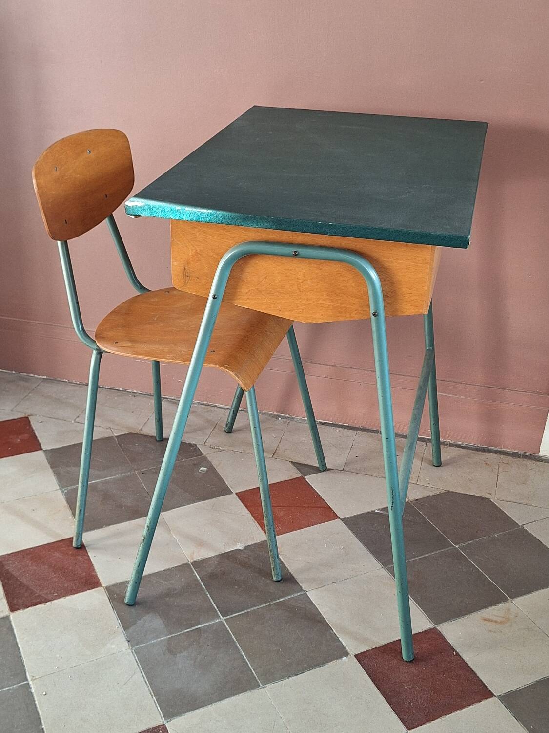 Children's desk and chair set