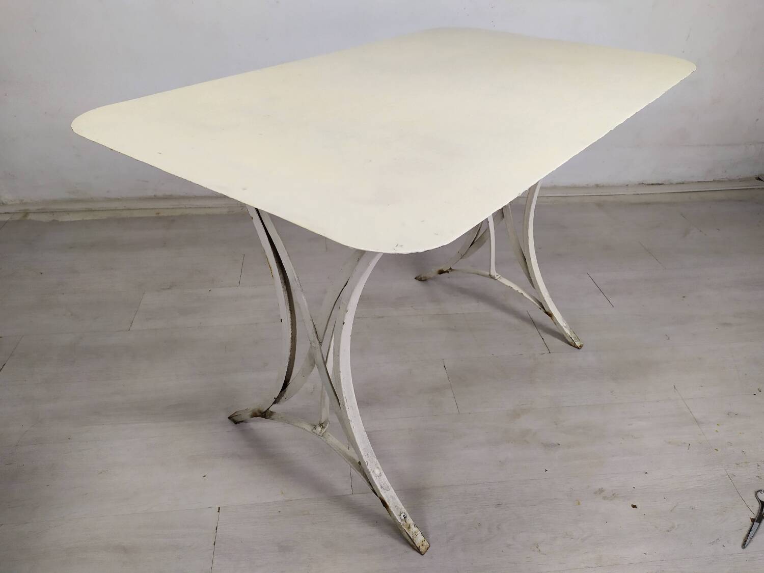 Table de jardin métal blanc