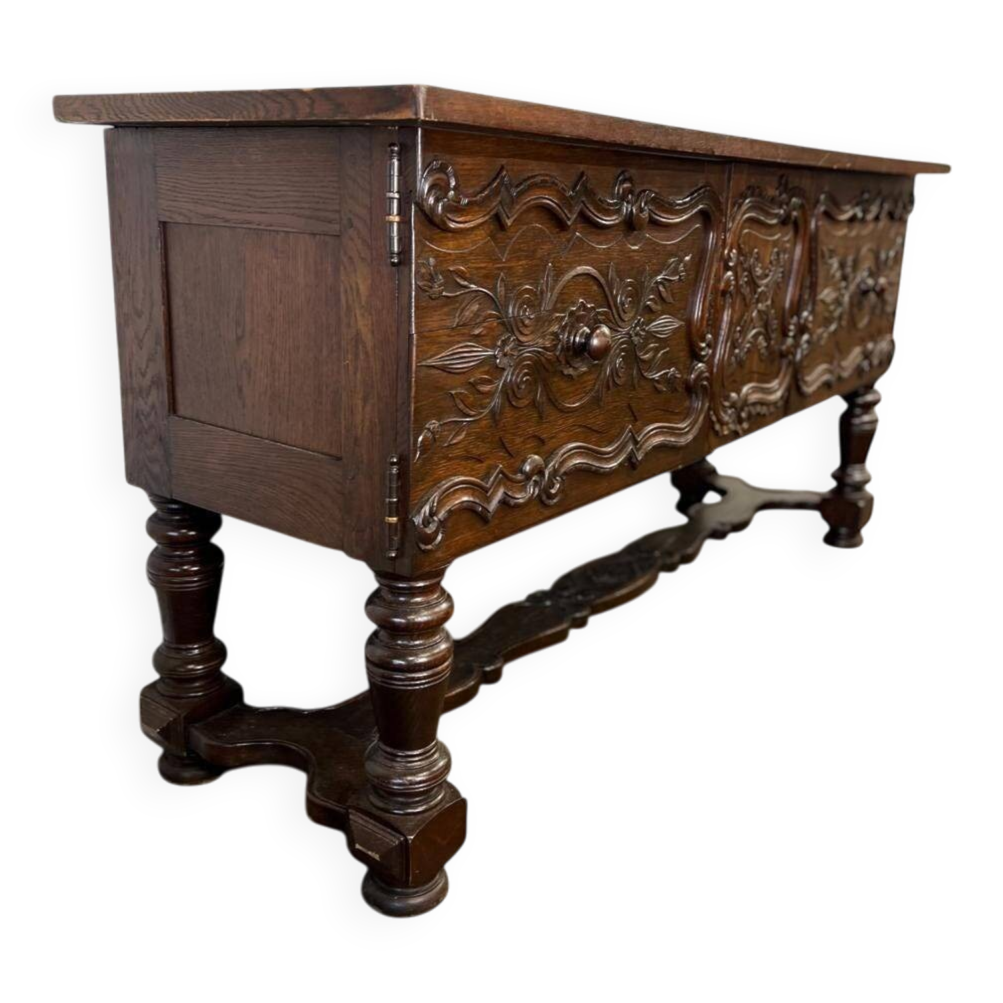 Buffet sculpté vintage en bois / armoire