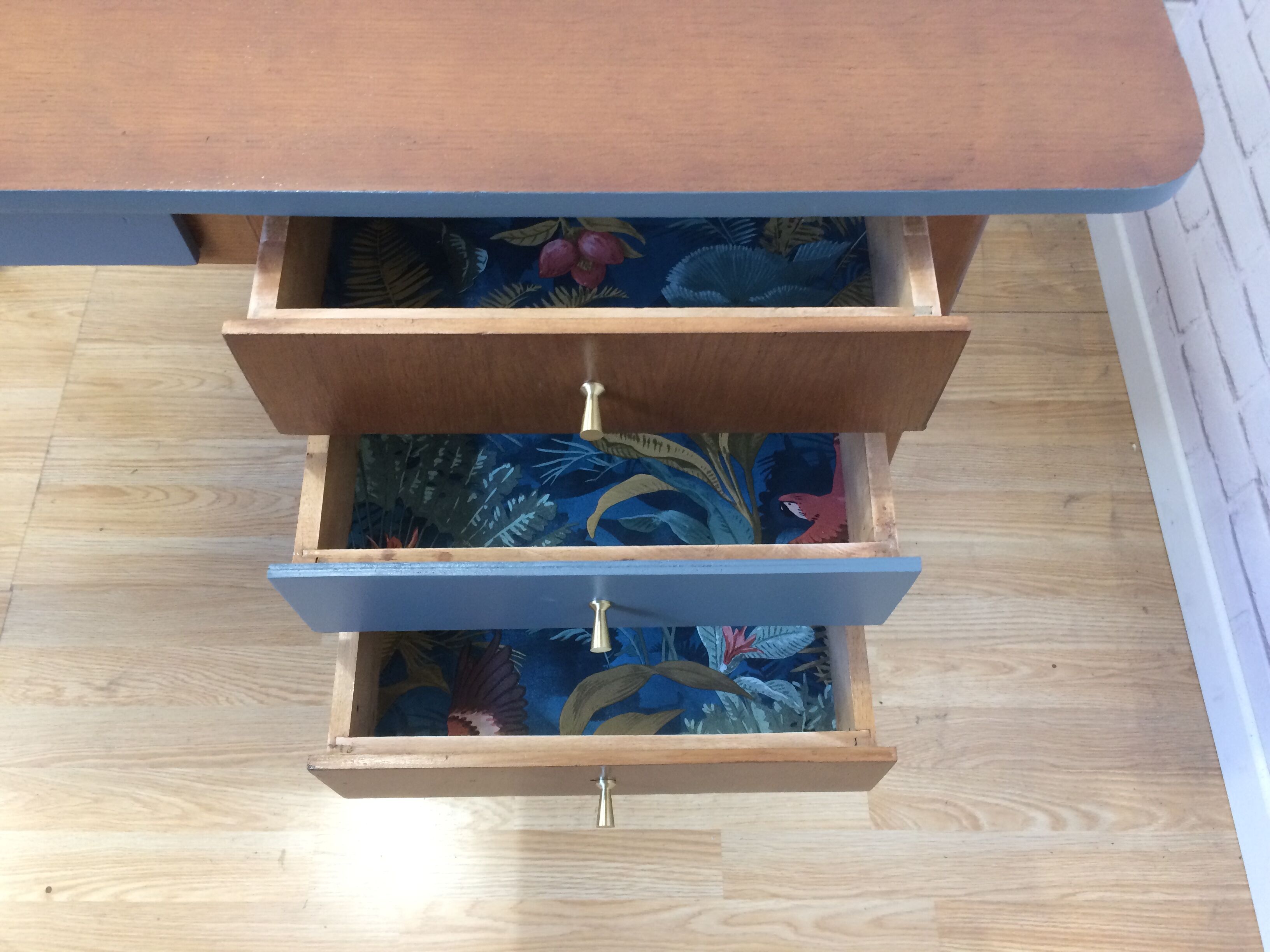 Desk teak feet compass