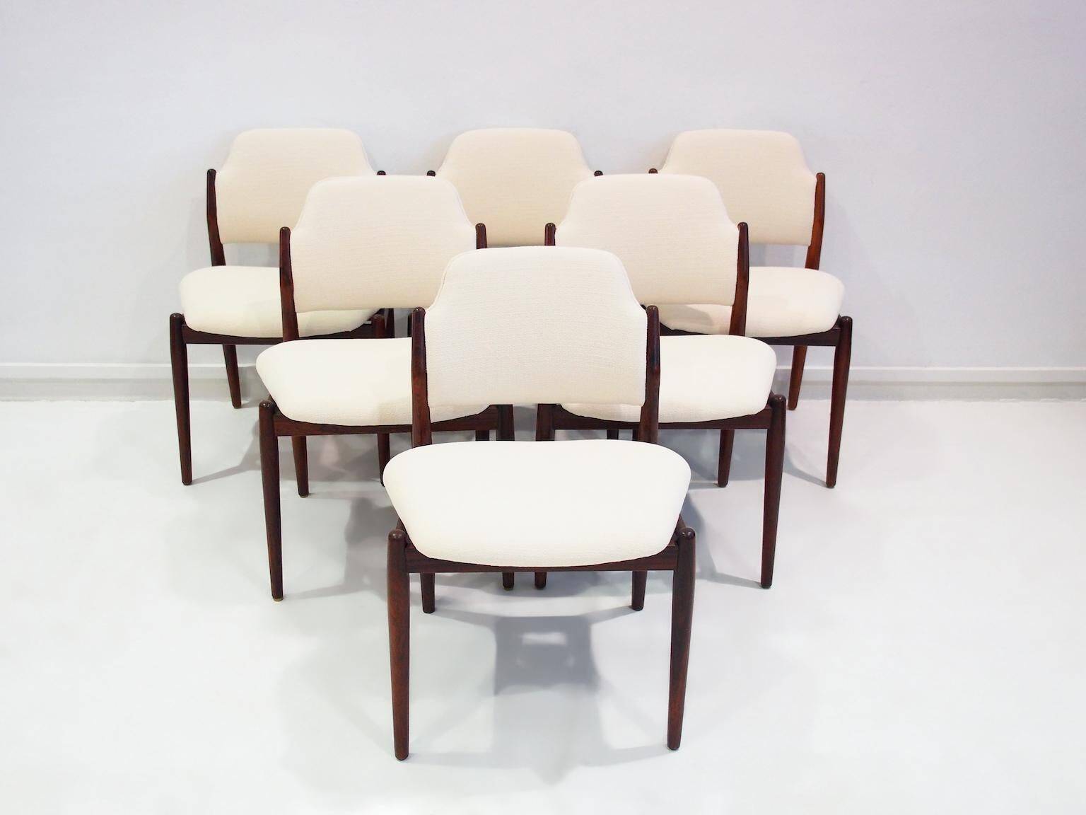 Set of six hardwood chairs by Arne Vodder for Sibast with white textile upholstery.