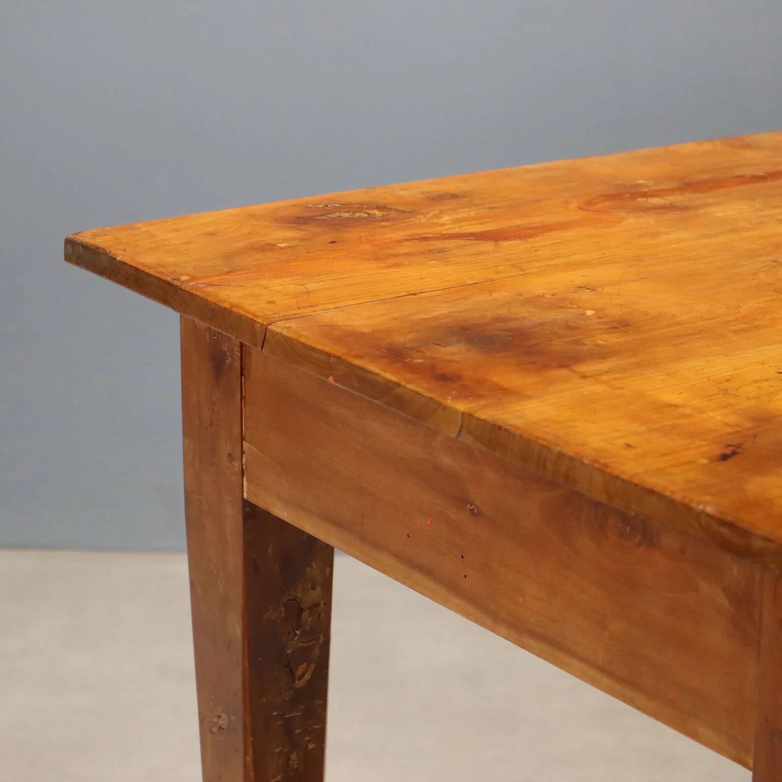 Bureau Directoire ancien en bois de cerisier, Italie, XIXe siècle