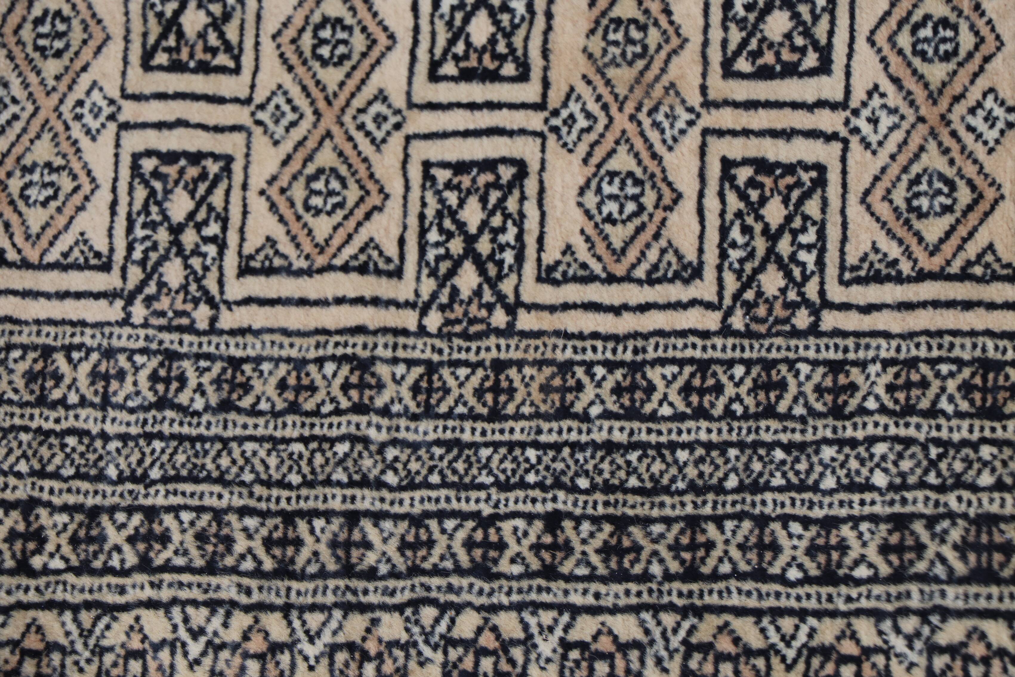 Oriental carpet 195x127cm