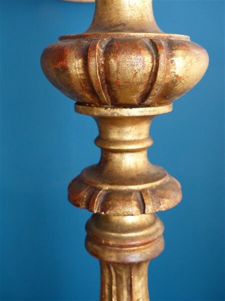 Venetian style lamp in golden wood