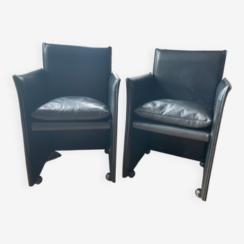 2 fauteuils Cassina 401 Break noir