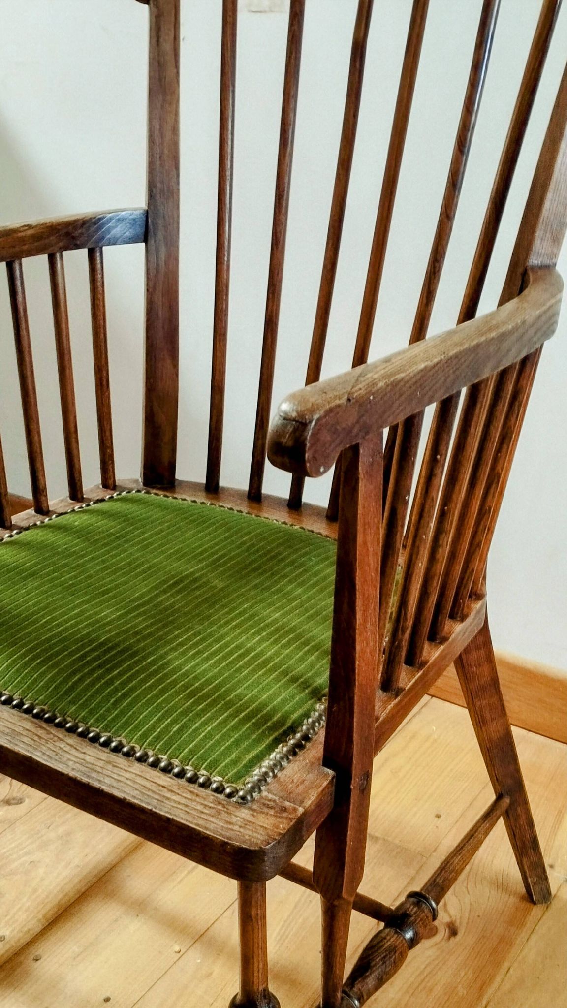 1900s Arts and Crafts style tapered wingback armchair