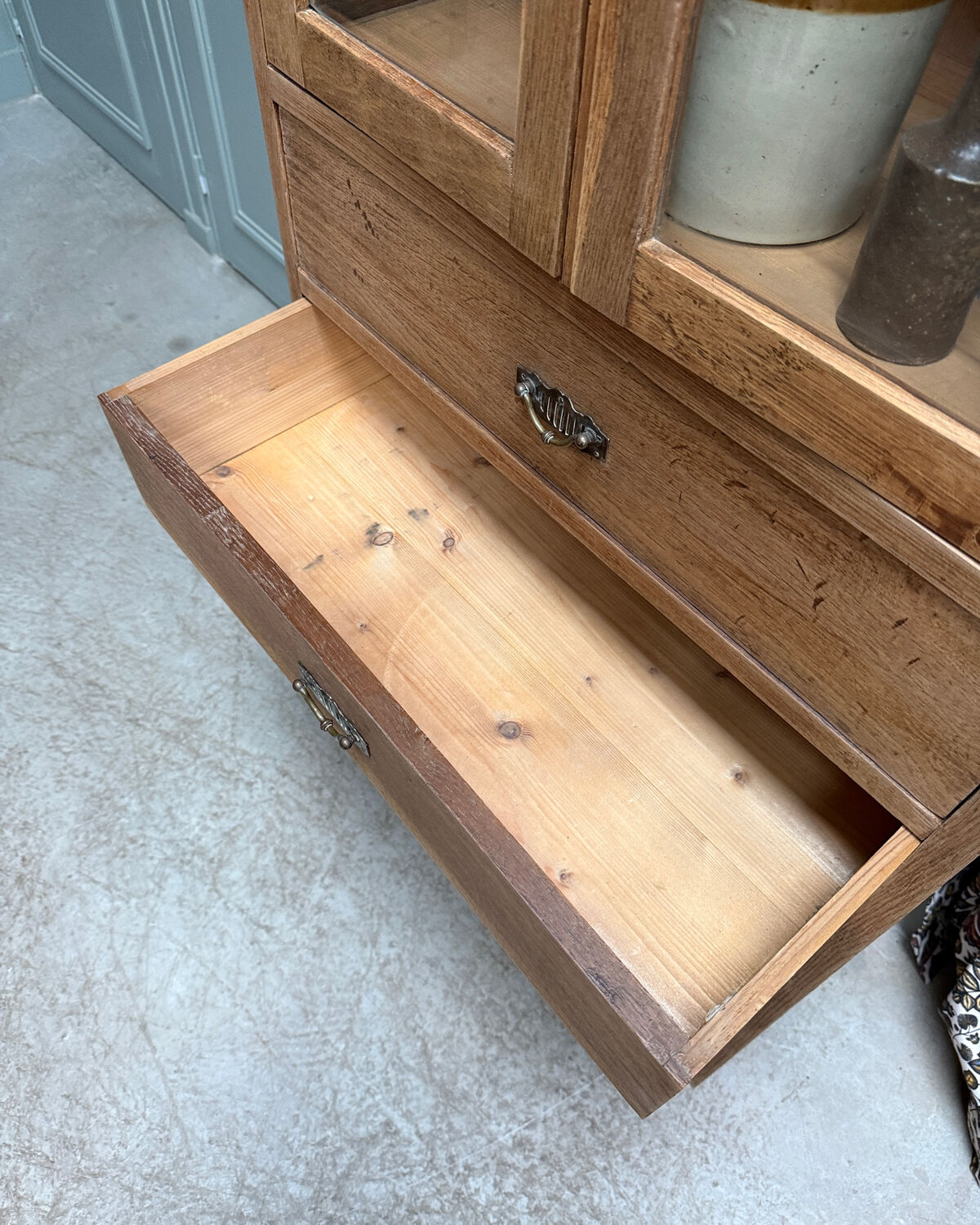 Parisian display cabinet in oak (renovated)