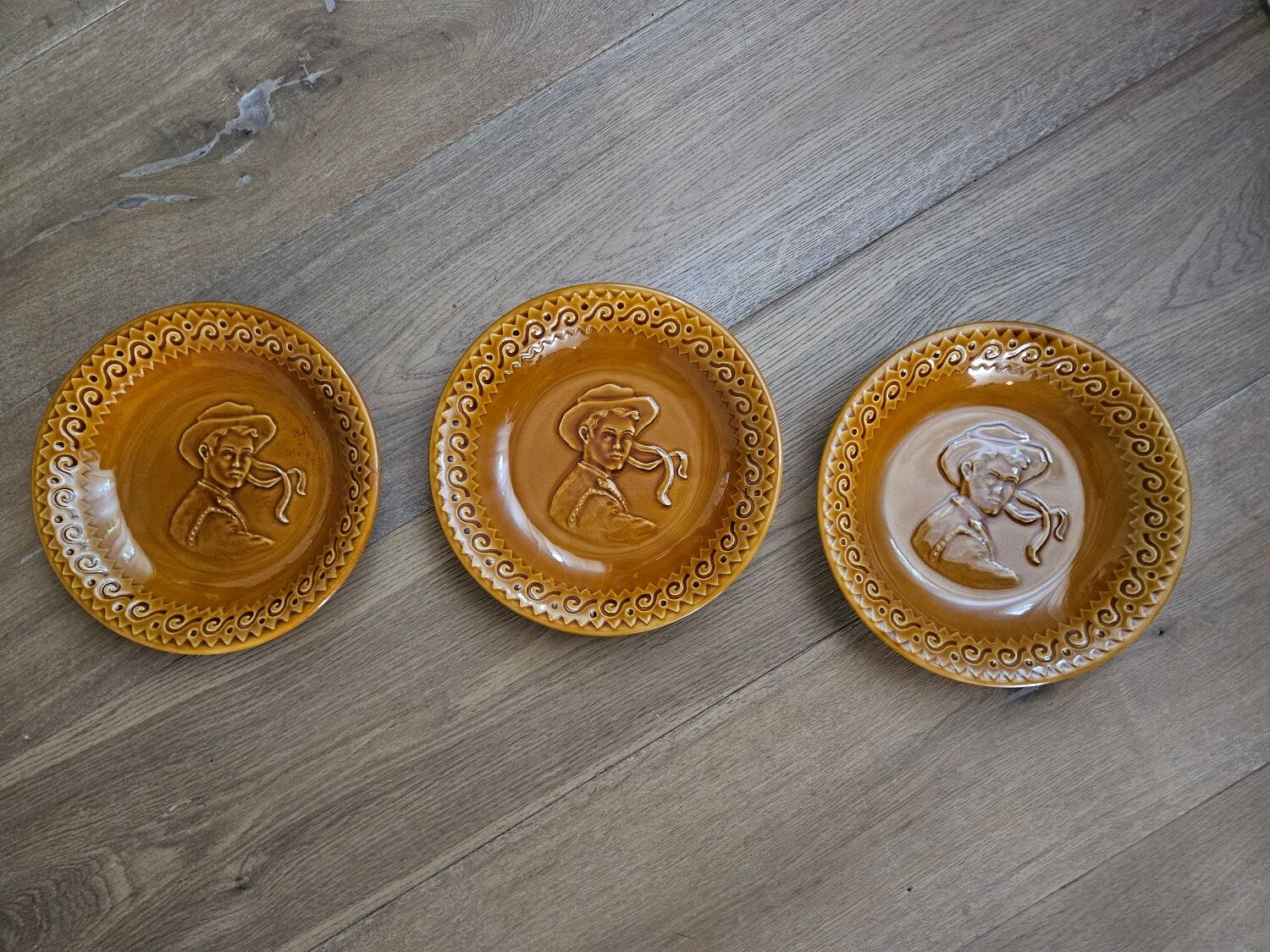 Set of 3 hollow plates Face of Breton Argoat Gourin