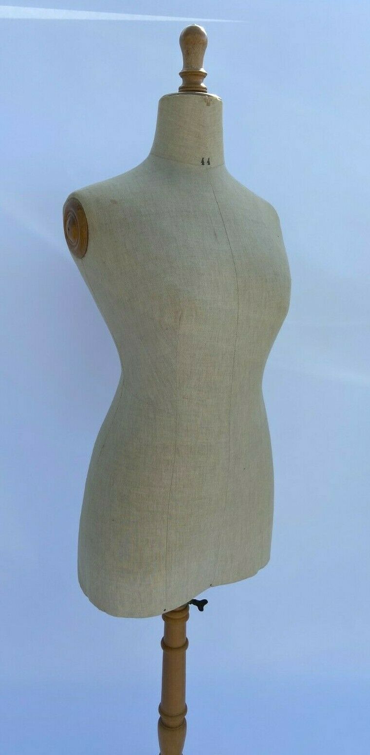 Mannequin of couture 1900 fabric structure wood