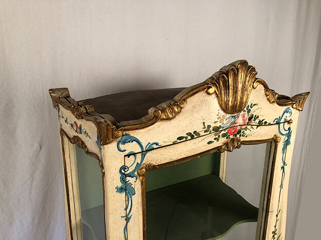 Venetian-style showcase chest of drawers in lacquered wood with flower painted decoration