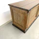 Grand Counter of Old Commerce in Pine