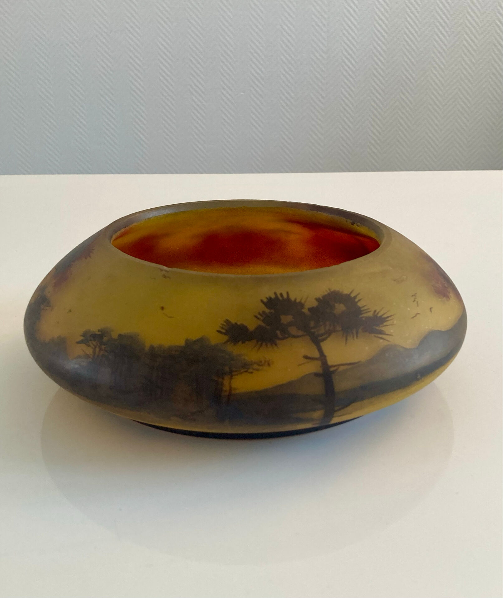 Circular glass bowl - hand-painted by Jean Simon Peynaud