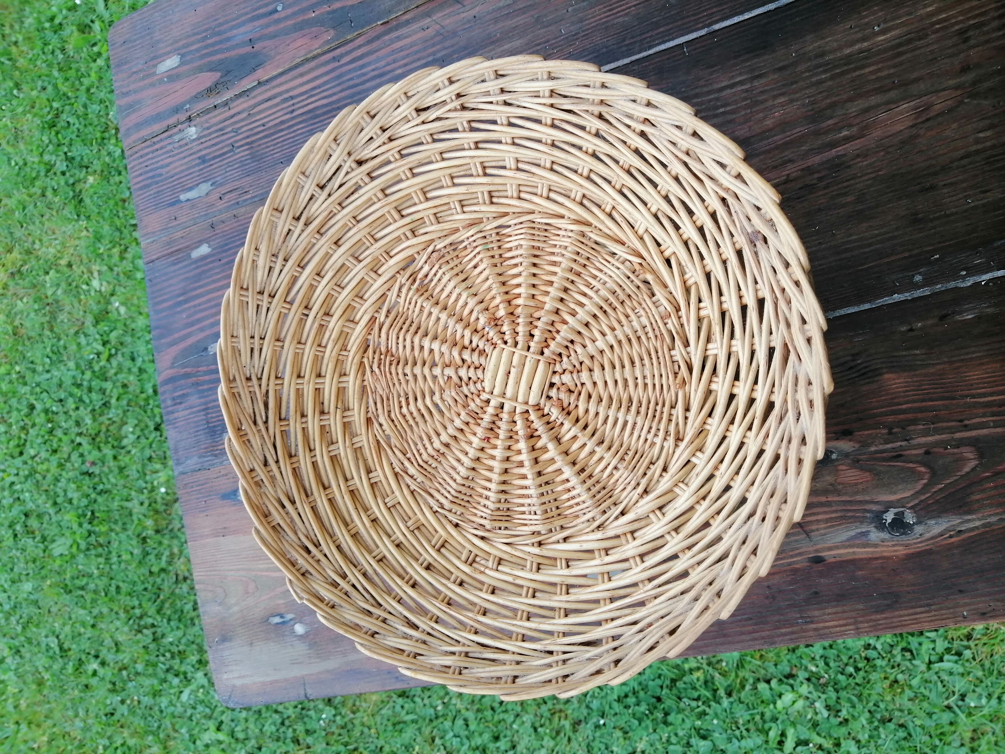 Wicker fruit cup