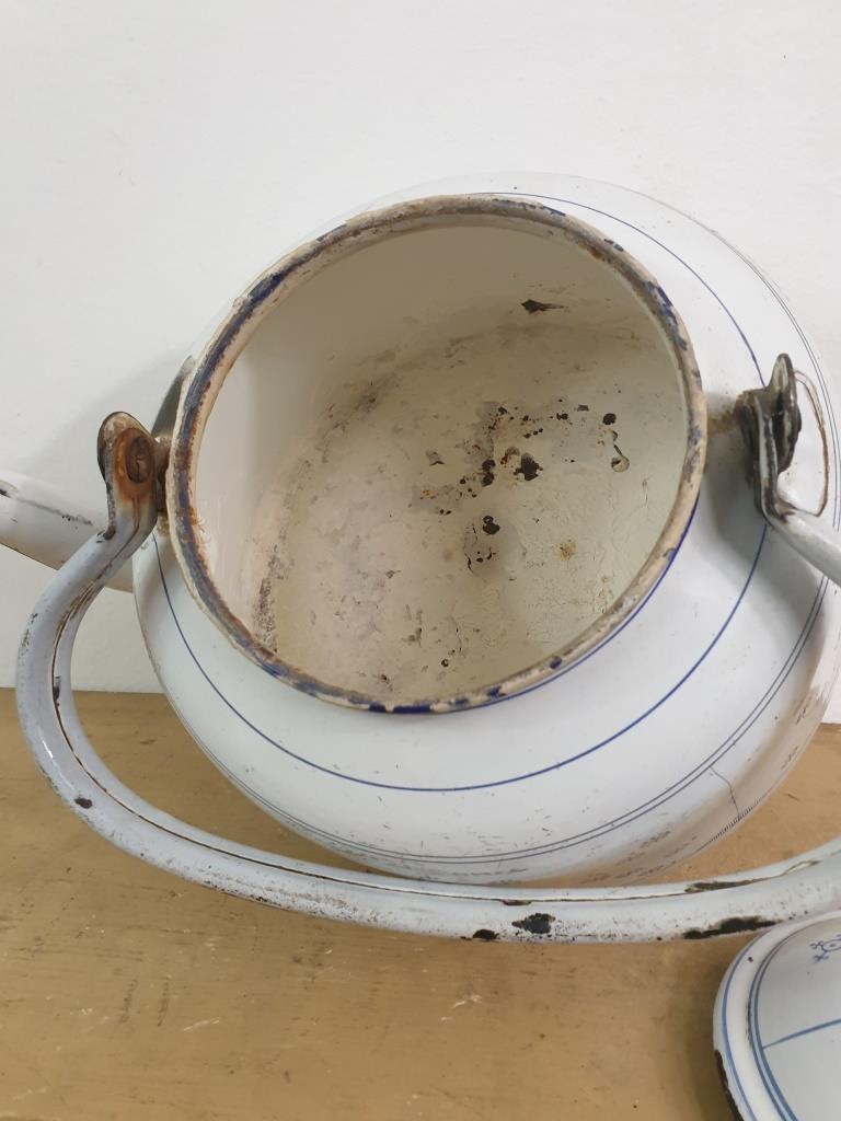 Antique enamelled kettle - Vintage kettle