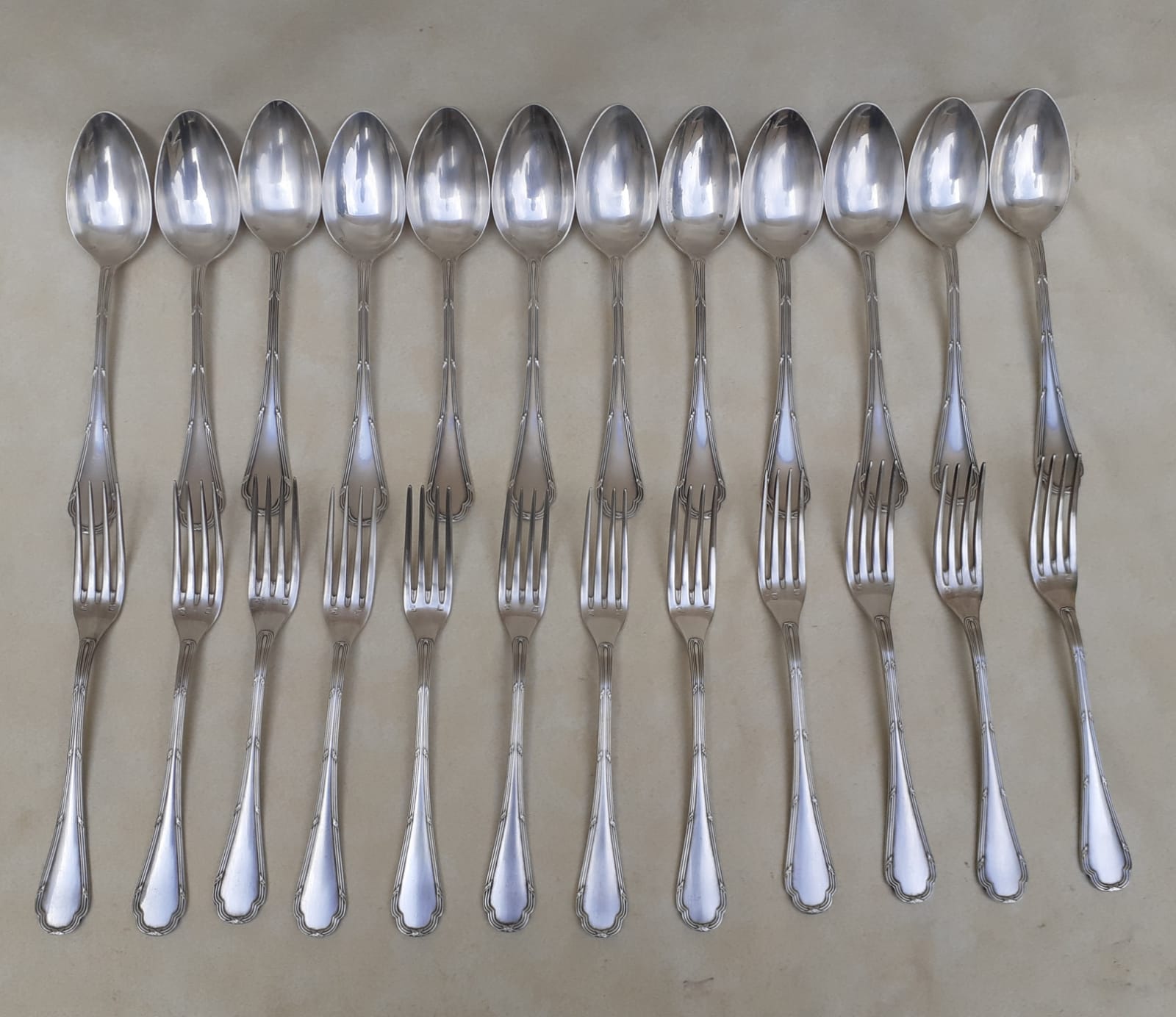 Housewife 12 forks and 12 tablespoons in silver metal