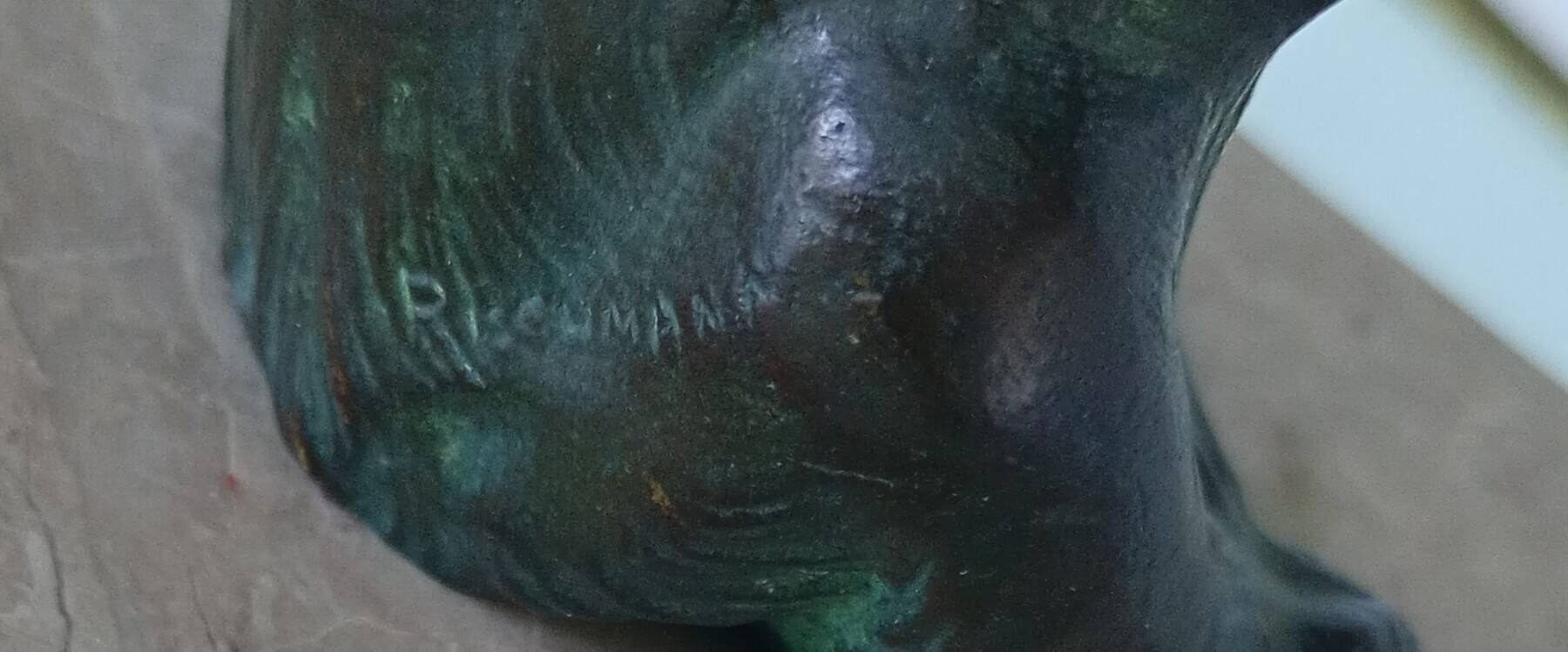 Bronze animalier Orangutan signed Henri Rischmann with a marble base.